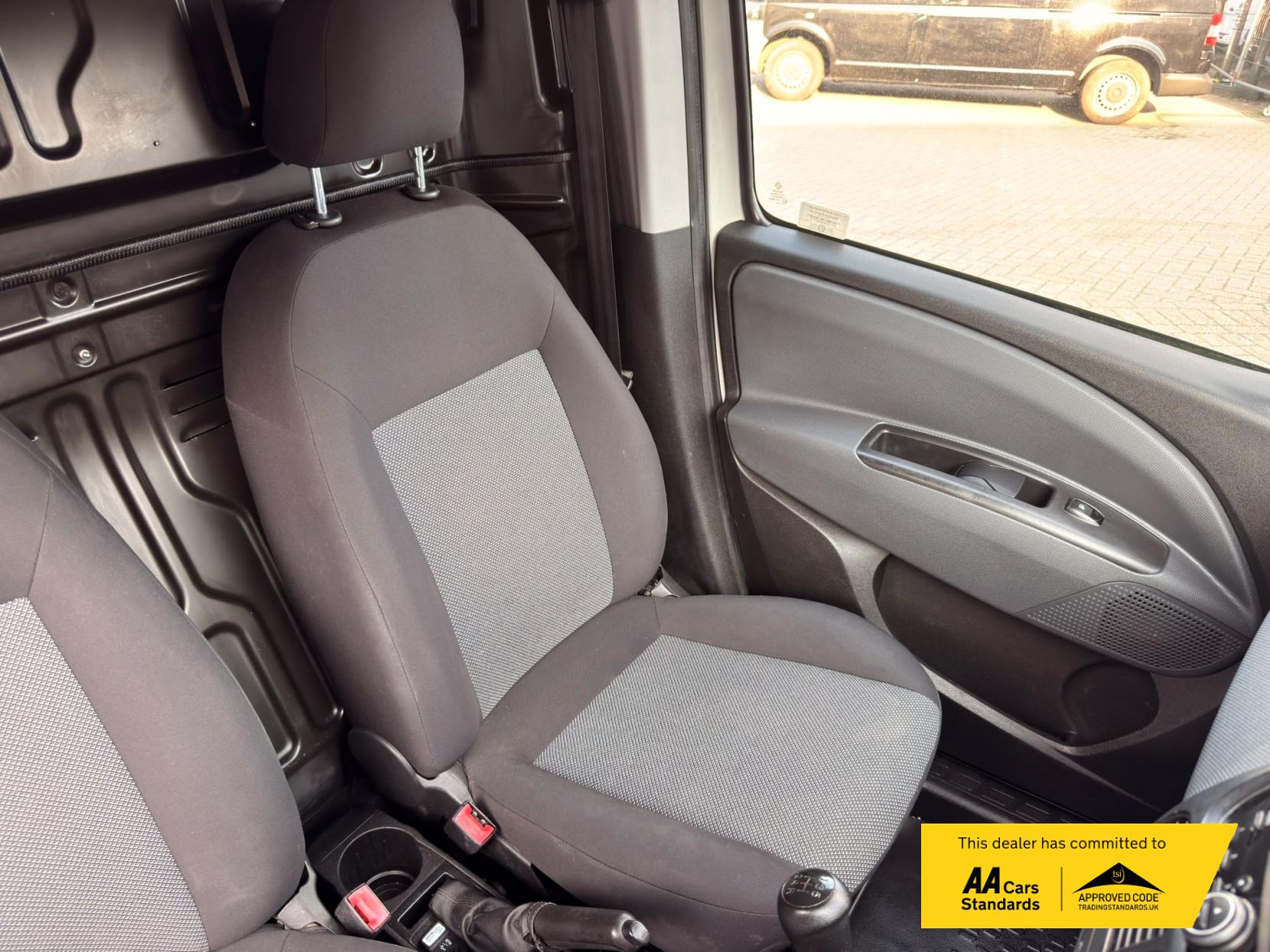 2013 Fiat Doblo 1.3 JTD MultiJetII 16v Panel Van 4dr Diesel Manual L1 H1 (133 g/km, 90 bhp) - Thumbnail 42