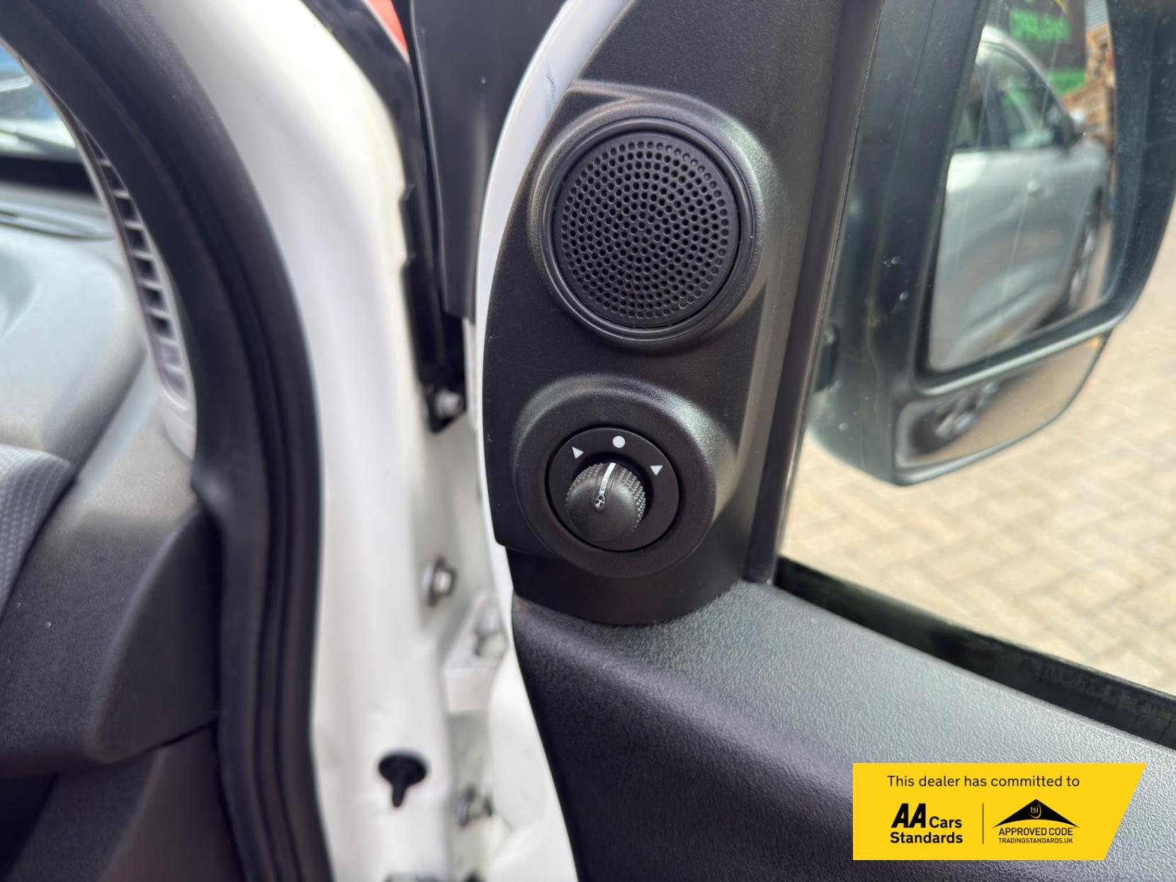 2013 Fiat Doblo 1.3 JTD MultiJetII 16v Panel Van 4dr Diesel Manual L1 H1 (133 g/km, 90 bhp) - Thumbnail 26