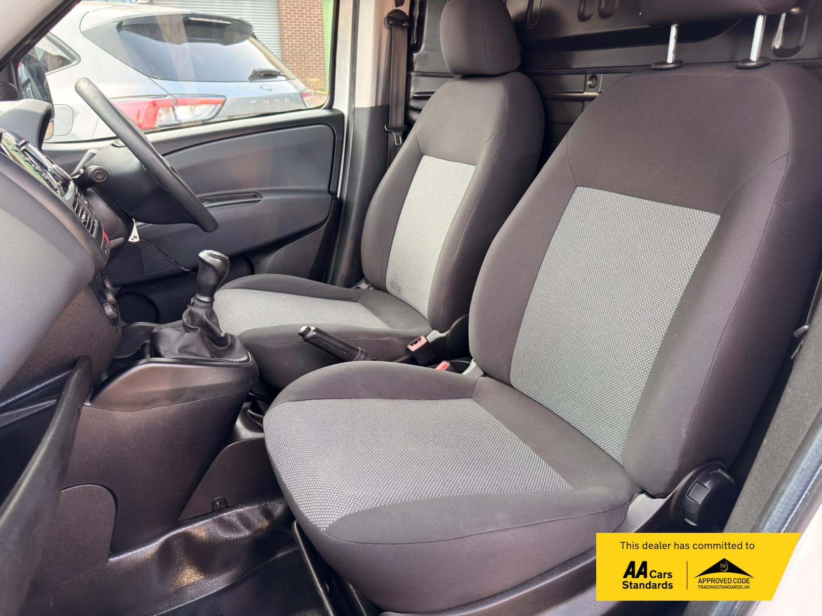 2013 Fiat Doblo 1.3 JTD MultiJetII 16v Panel Van 4dr Diesel Manual L1 H1 (133 g/km, 90 bhp) - Thumbnail 9