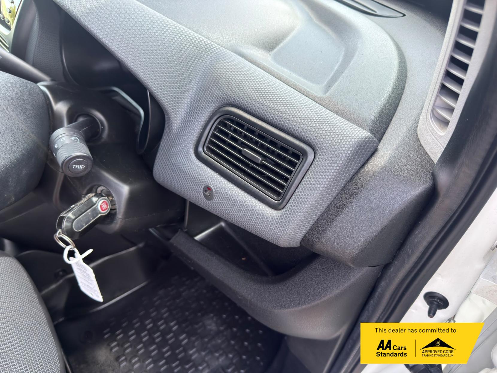 2013 Fiat Doblo 1.3 JTD MultiJetII 16v Panel Van 4dr Diesel Manual L1 H1 (133 g/km, 90 bhp) - Thumbnail 25