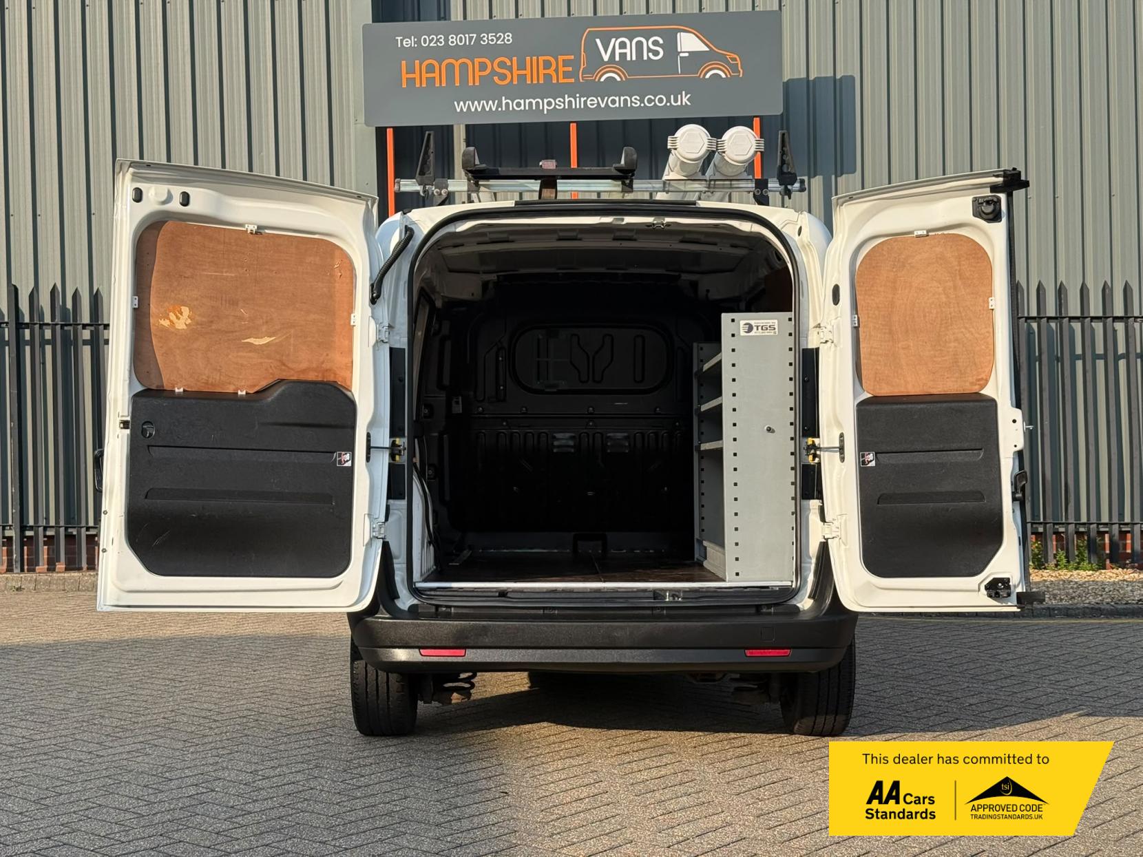 2013 Fiat Doblo 1.3 JTD MultiJetII 16v Panel Van 4dr Diesel Manual L1 H1 (133 g/km, 90 bhp) - Thumbnail 20