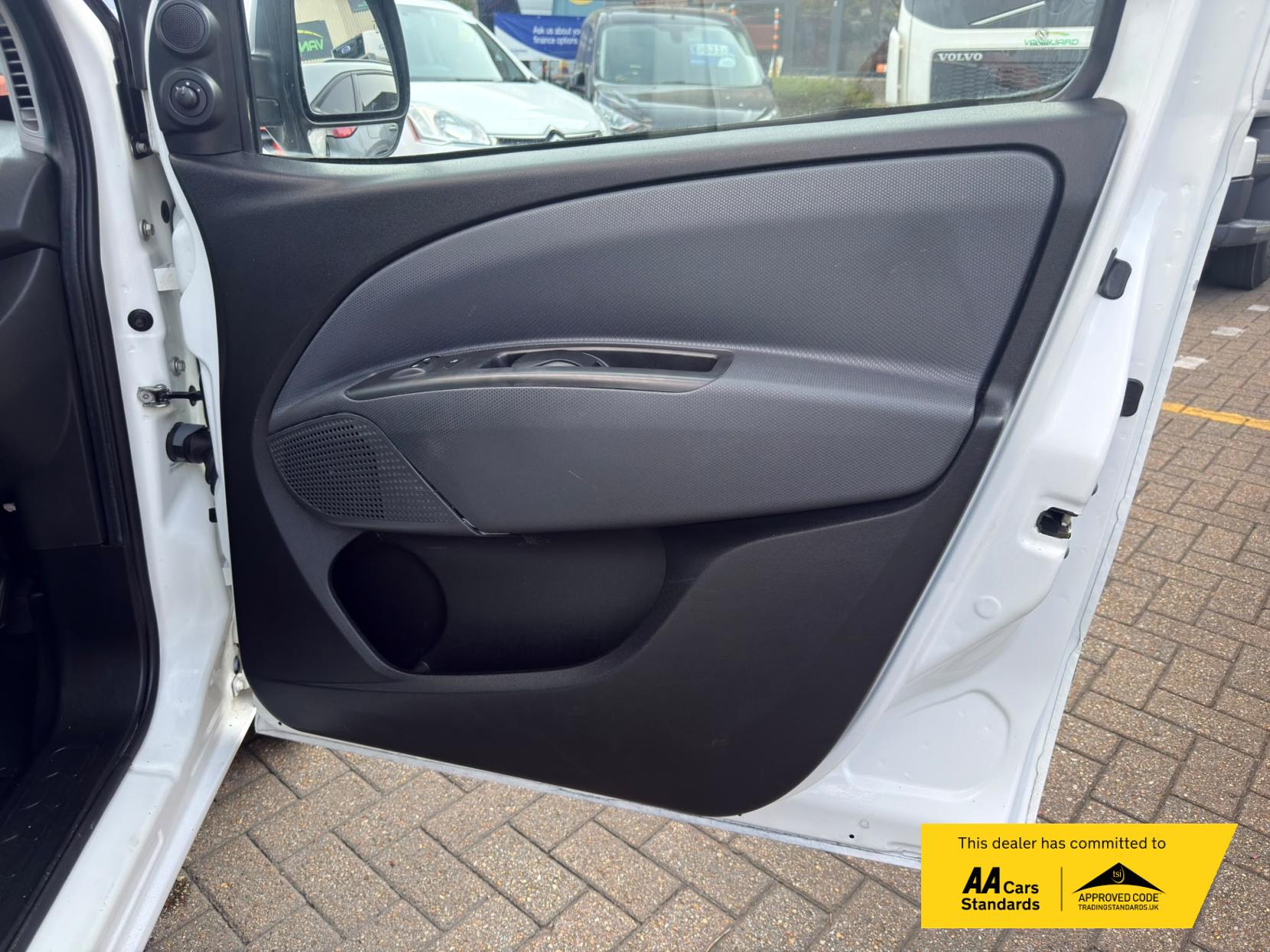 2013 Fiat Doblo 1.3 JTD MultiJetII 16v Panel Van 4dr Diesel Manual L1 H1 (133 g/km, 90 bhp) - Thumbnail 23