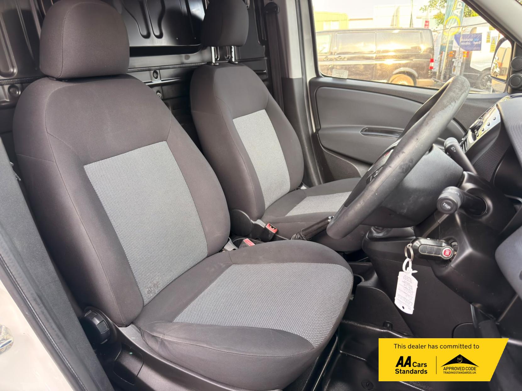 2013 Fiat Doblo 1.3 JTD MultiJetII 16v Panel Van 4dr Diesel Manual L1 H1 (133 g/km, 90 bhp) - Thumbnail 8