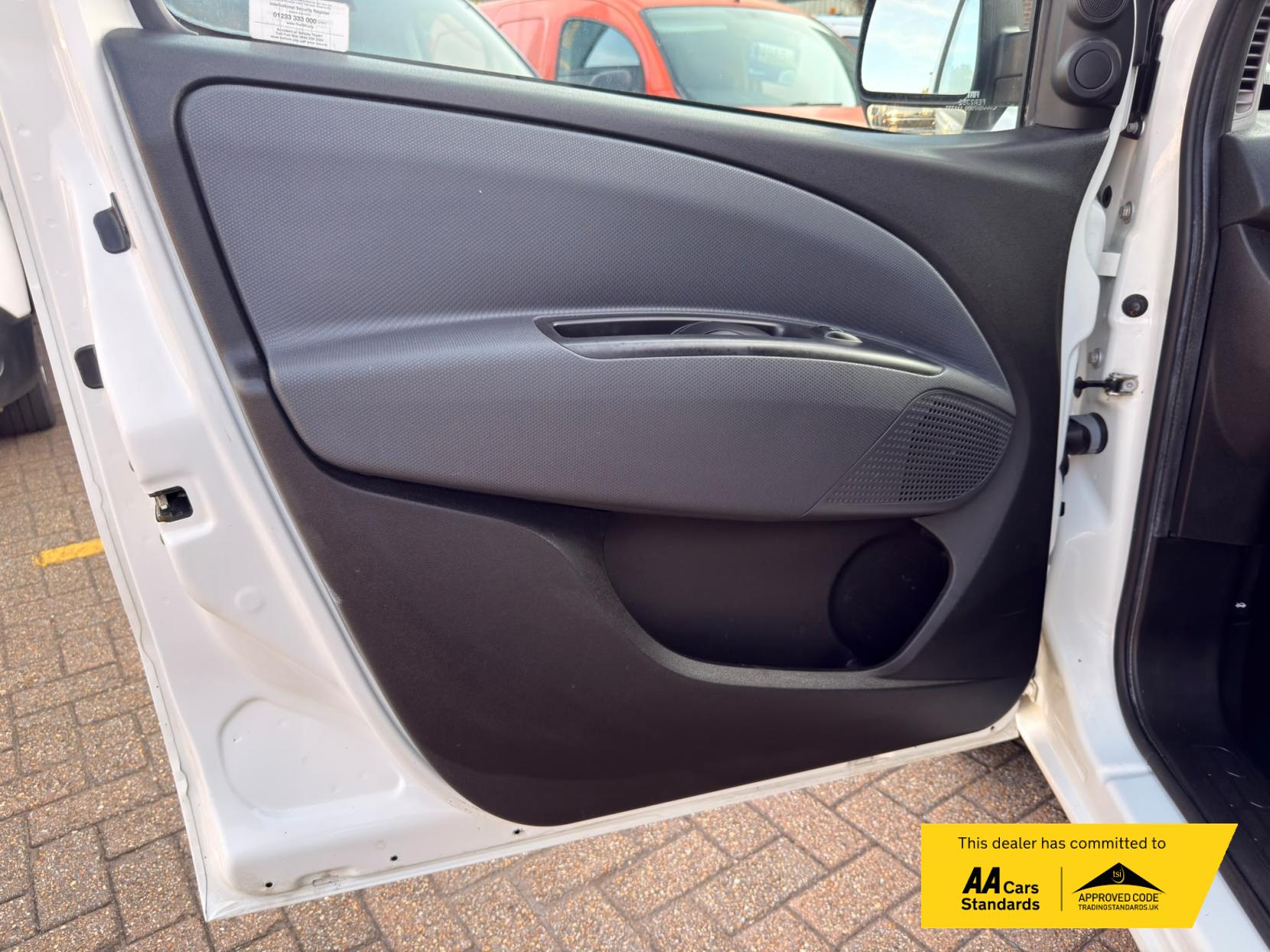 2013 Fiat Doblo 1.3 JTD MultiJetII 16v Panel Van 4dr Diesel Manual L1 H1 (133 g/km, 90 bhp) - Thumbnail 40