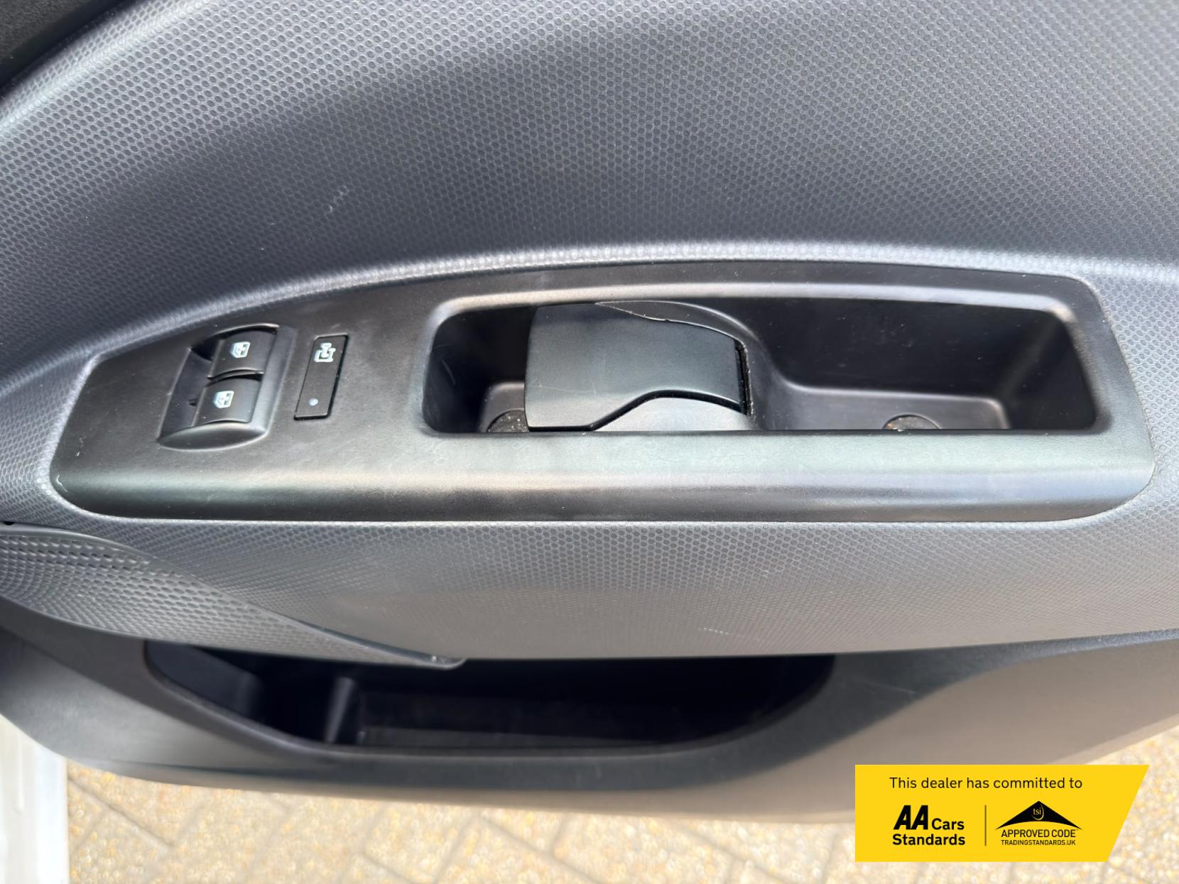 2013 Fiat Doblo 1.3 JTD MultiJetII 16v Panel Van 4dr Diesel Manual L1 H1 (133 g/km, 90 bhp) - Thumbnail 22