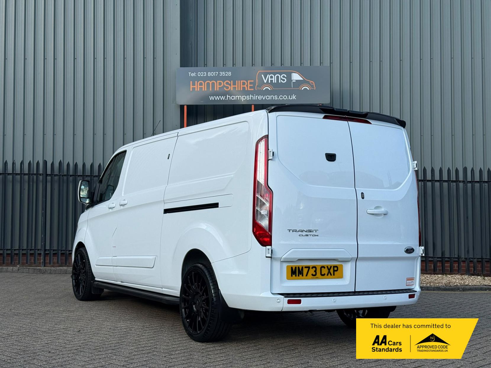 2023 Ford Transit Custom 2.0 300 EcoBlue Limited Panel Van 5dr Diesel Manual L2 H1 Euro 6 (s/s) (130 ps) - Thumbnail 3