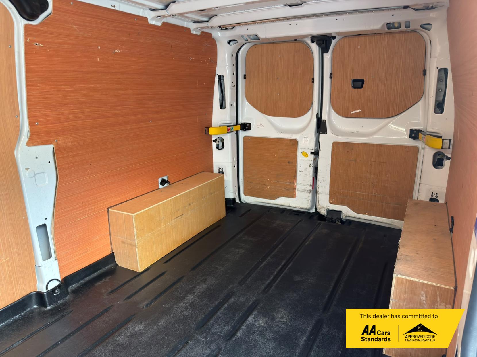 2023 Ford Transit Custom 2.0 300 EcoBlue Limited Panel Van 5dr Diesel Manual L2 H1 Euro 6 (s/s) (130 ps) - Thumbnail 18