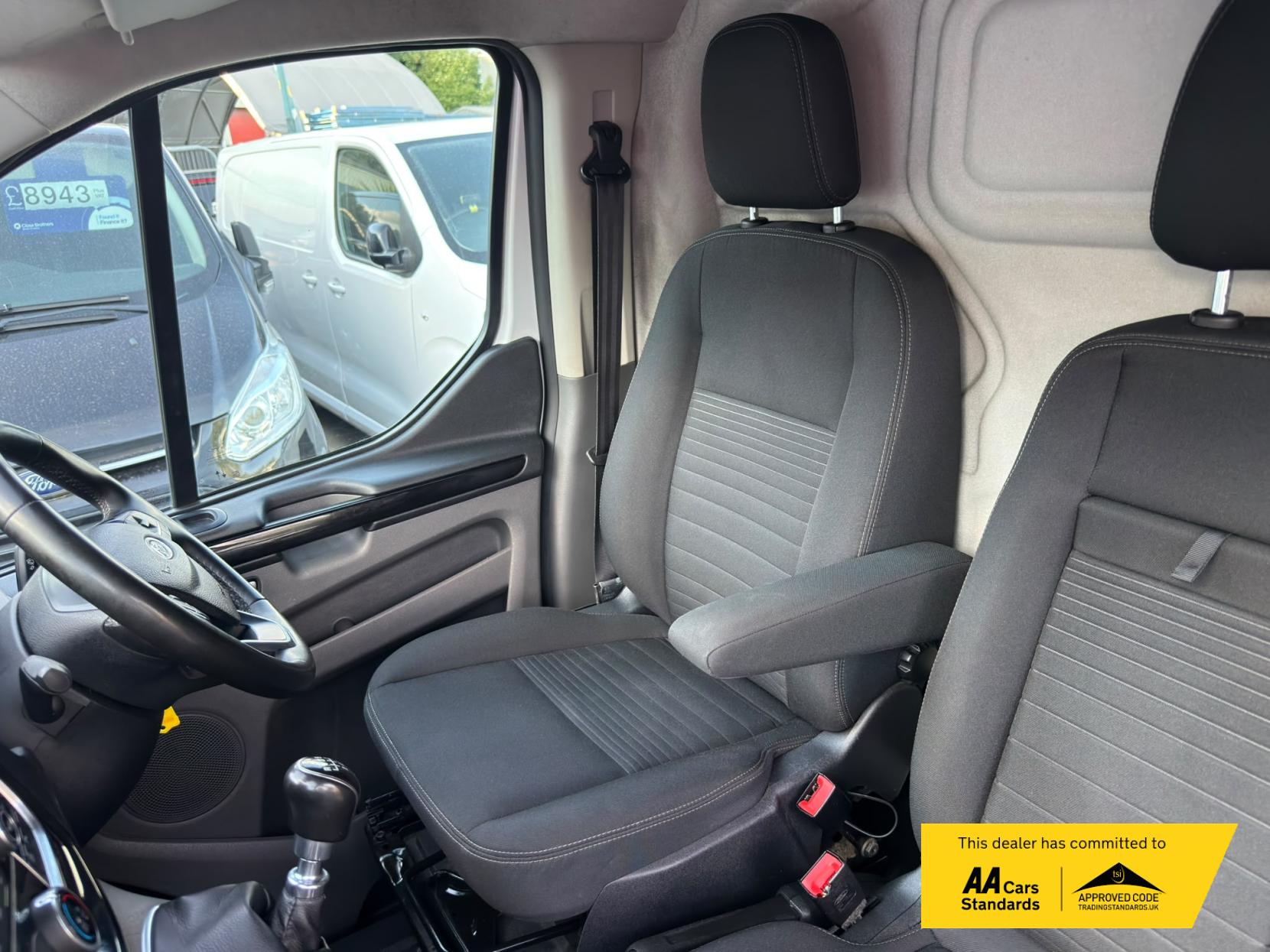 2023 Ford Transit Custom 2.0 300 EcoBlue Limited Panel Van 5dr Diesel Manual L2 H1 Euro 6 (s/s) (130 ps) - Thumbnail 19