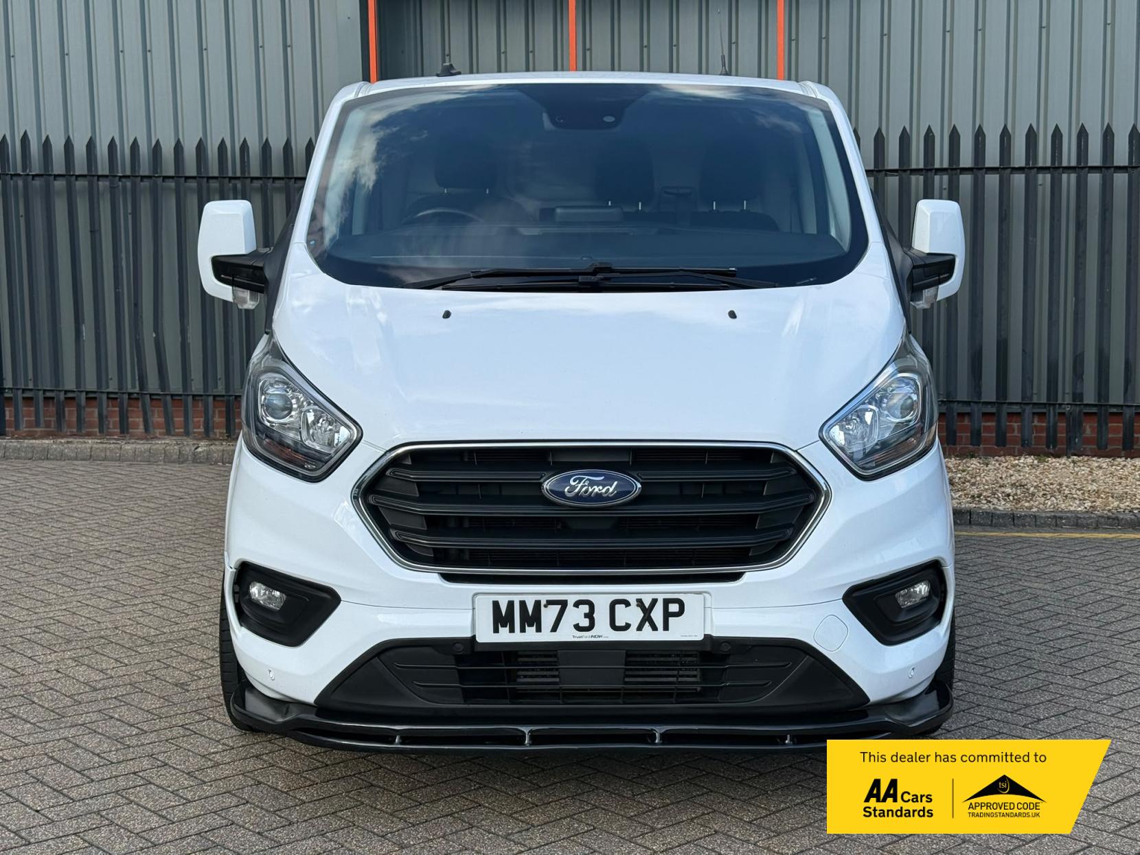 2023 Ford Transit Custom 2.0 300 EcoBlue Limited Panel Van 5dr Diesel Manual L2 H1 Euro 6 (s/s) (130 ps) - Thumbnail 9