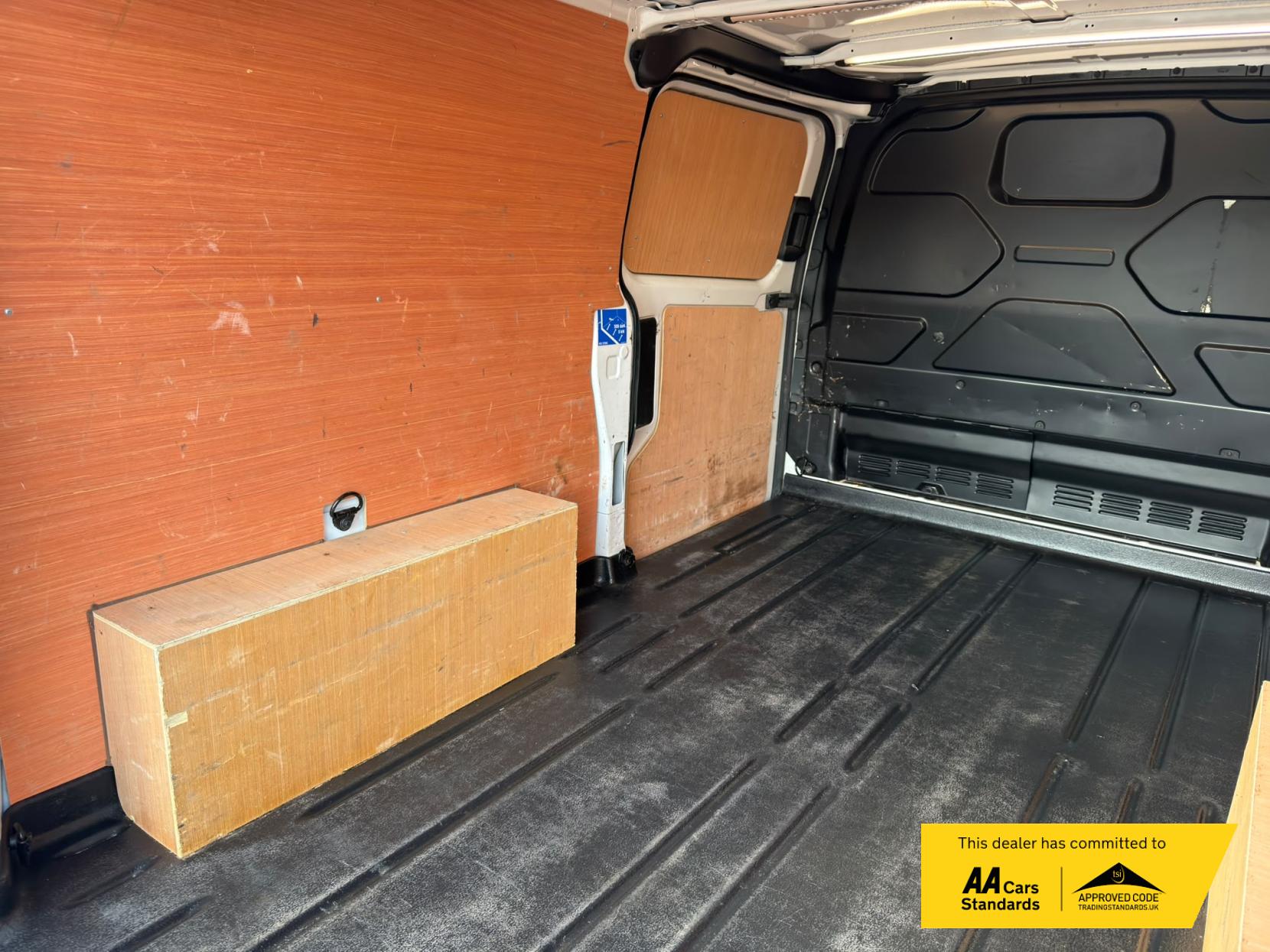 2023 Ford Transit Custom 2.0 300 EcoBlue Limited Panel Van 5dr Diesel Manual L2 H1 Euro 6 (s/s) (130 ps) - Thumbnail 14
