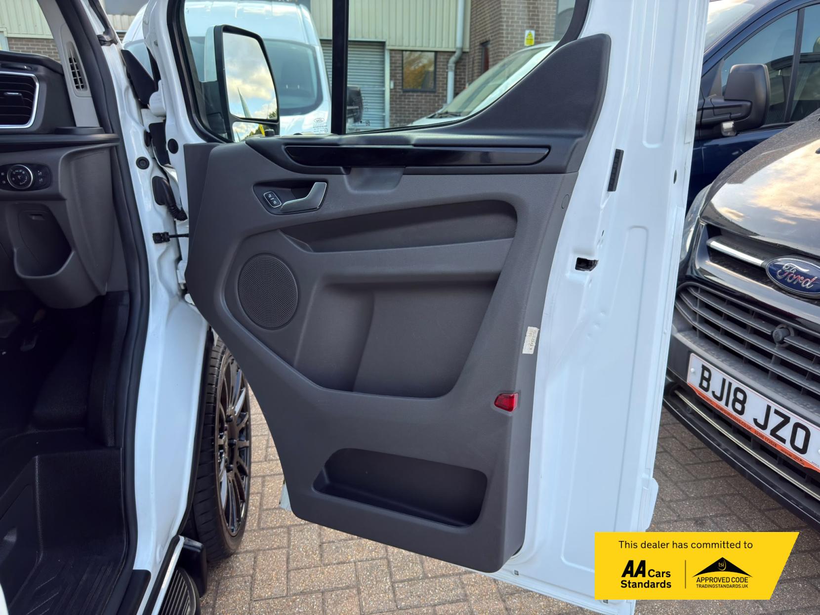 2023 Ford Transit Custom 2.0 300 EcoBlue Limited Panel Van 5dr Diesel Manual L2 H1 Euro 6 (s/s) (130 ps) - Thumbnail 55