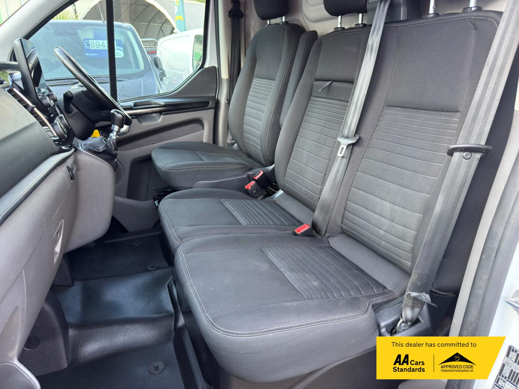 2023 Ford Transit Custom 2.0 300 EcoBlue Limited Panel Van 5dr Diesel Manual L2 H1 Euro 6 (s/s) (130 ps) - Thumbnail 21