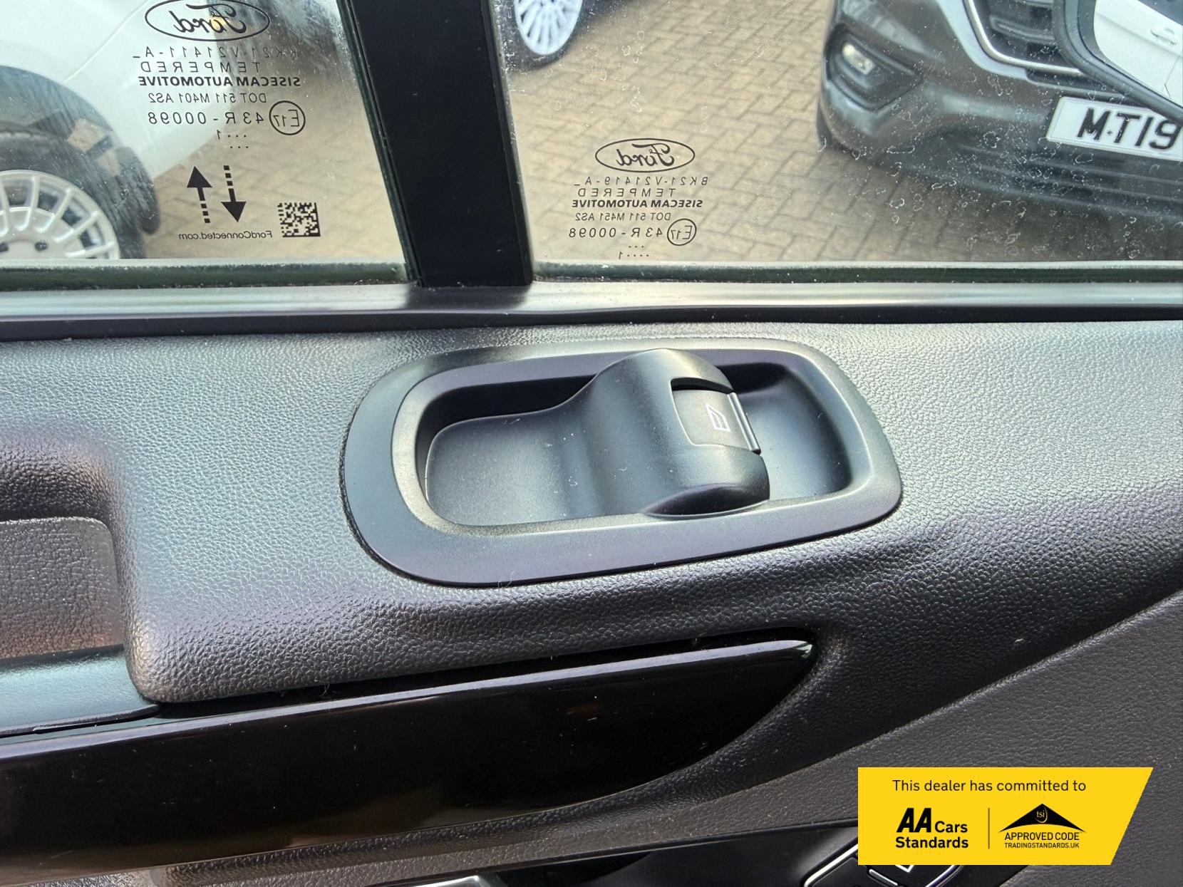2021 Ford Transit Custom 2.0 300 EcoBlue Trail Panel Van 5dr Diesel Manual L2 H1 Euro 6 (s/s) (170 ps) - Thumbnail 25