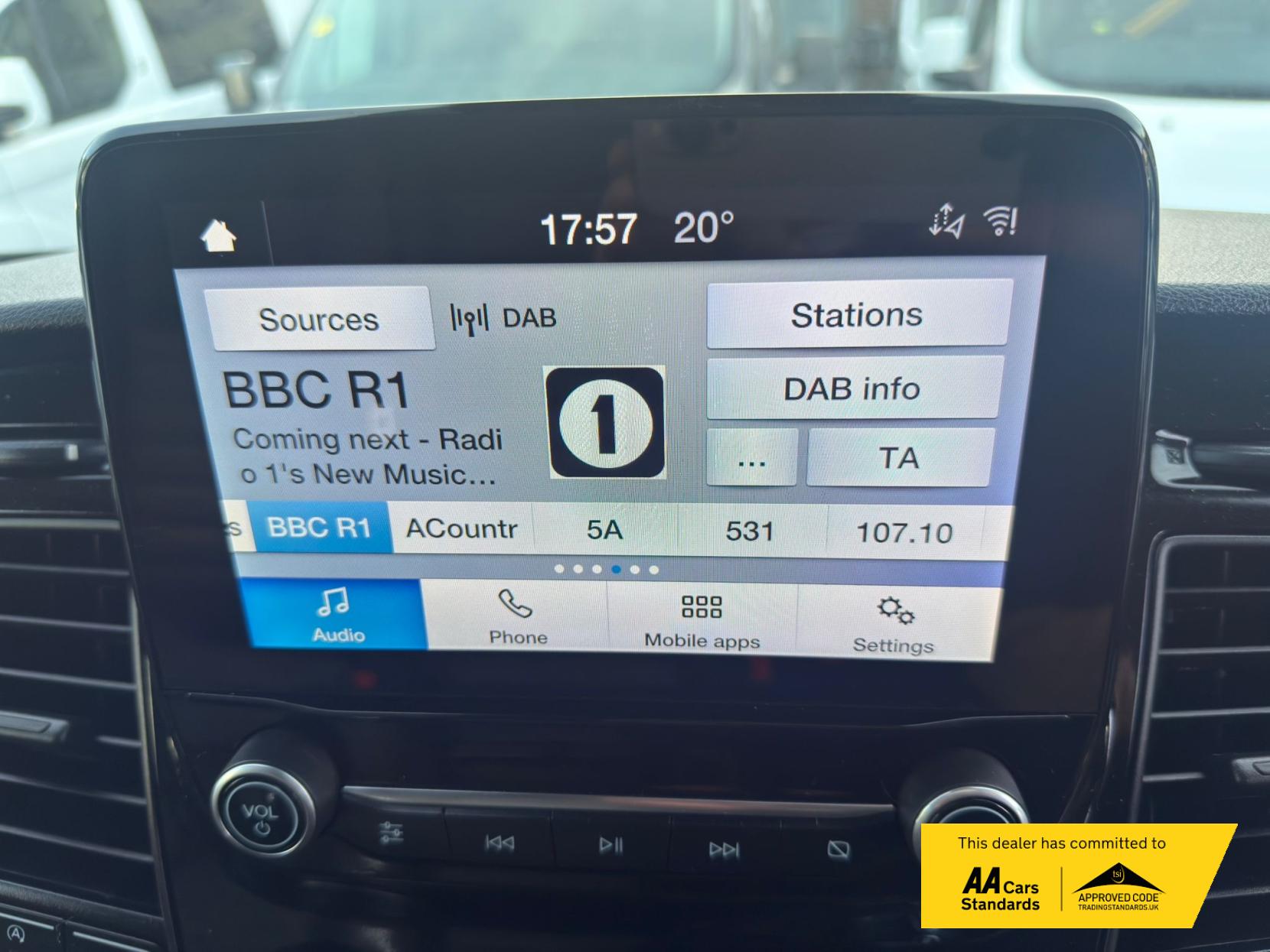 2021 Ford Transit Custom 2.0 300 EcoBlue Trail Panel Van 5dr Diesel Manual L2 H1 Euro 6 (s/s) (170 ps) - Thumbnail 34