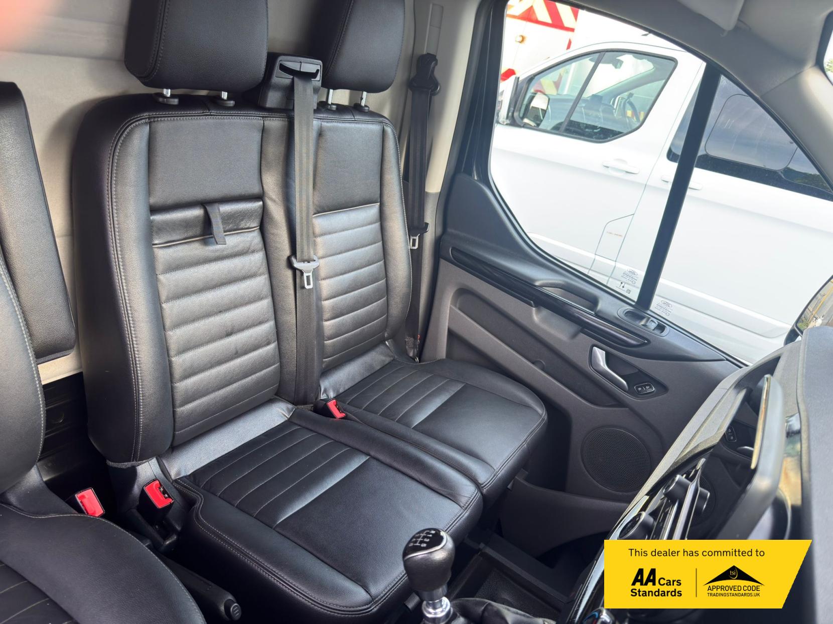 2021 Ford Transit Custom 2.0 300 EcoBlue Trail Panel Van 5dr Diesel Manual L2 H1 Euro 6 (s/s) (170 ps) - Thumbnail 8