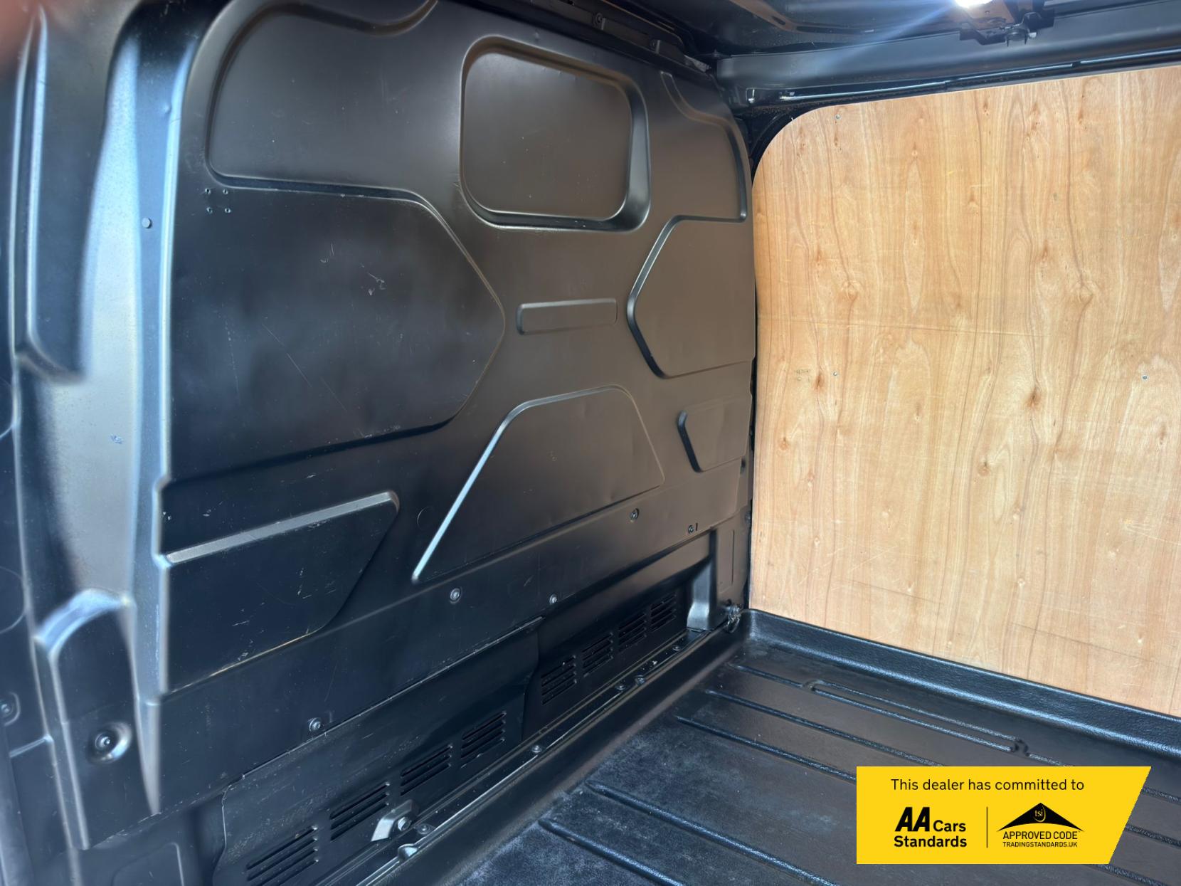 2021 Ford Transit Custom 2.0 300 EcoBlue Trail Panel Van 5dr Diesel Manual L2 H1 Euro 6 (s/s) (170 ps) - Thumbnail 20