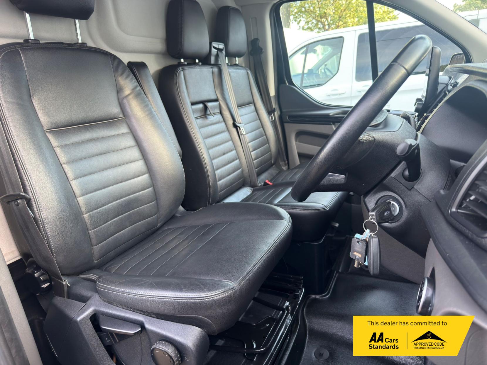 2021 Ford Transit Custom 2.0 300 EcoBlue Trail Panel Van 5dr Diesel Manual L2 H1 Euro 6 (s/s) (170 ps) - Thumbnail 10
