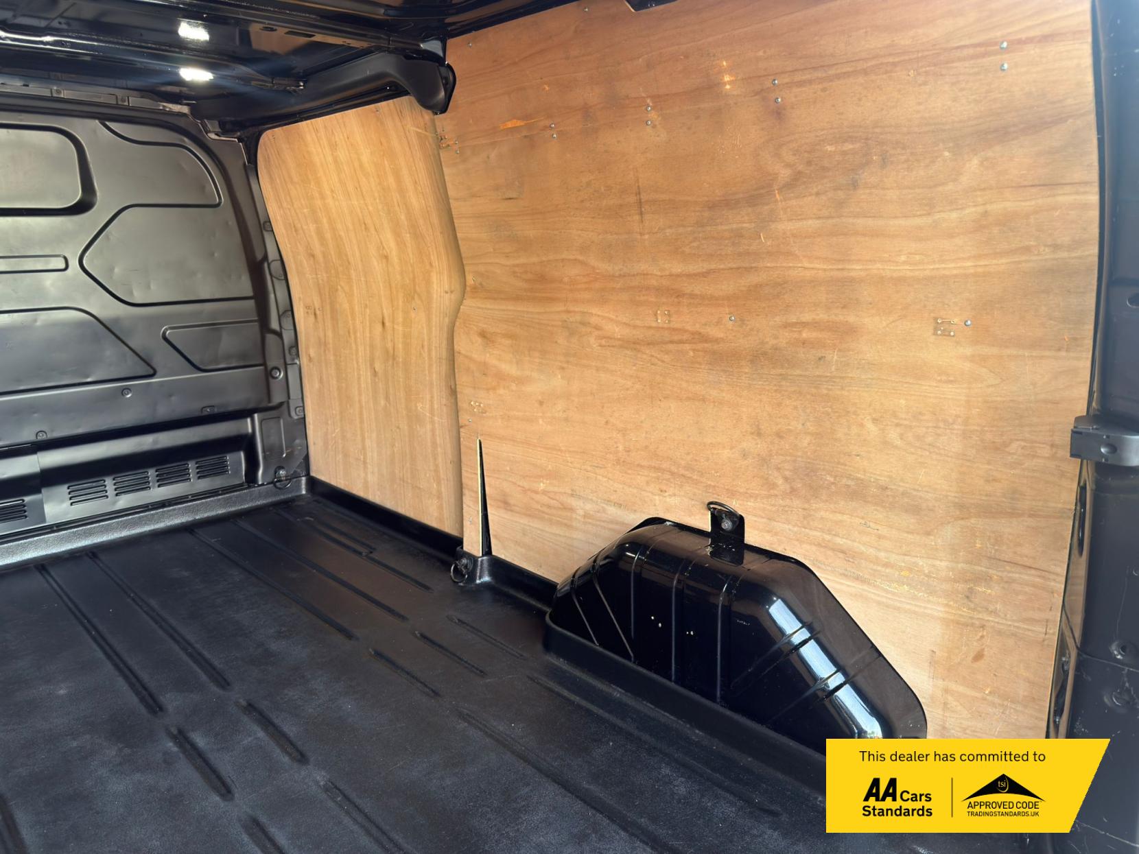 2021 Ford Transit Custom 2.0 300 EcoBlue Trail Panel Van 5dr Diesel Manual L2 H1 Euro 6 (s/s) (170 ps) - Thumbnail 19