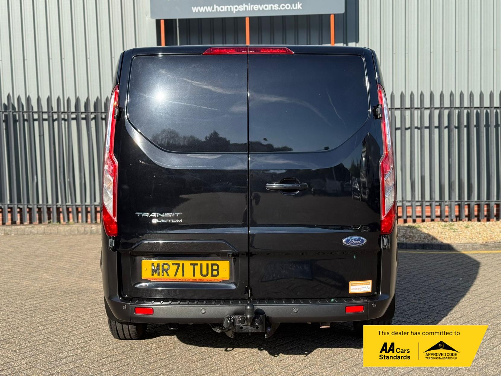 2021 Ford Transit Custom 2.0 300 EcoBlue Trail Panel Van 5dr Diesel Manual L2 H1 Euro 6 (s/s) (170 ps) - Thumbnail 14