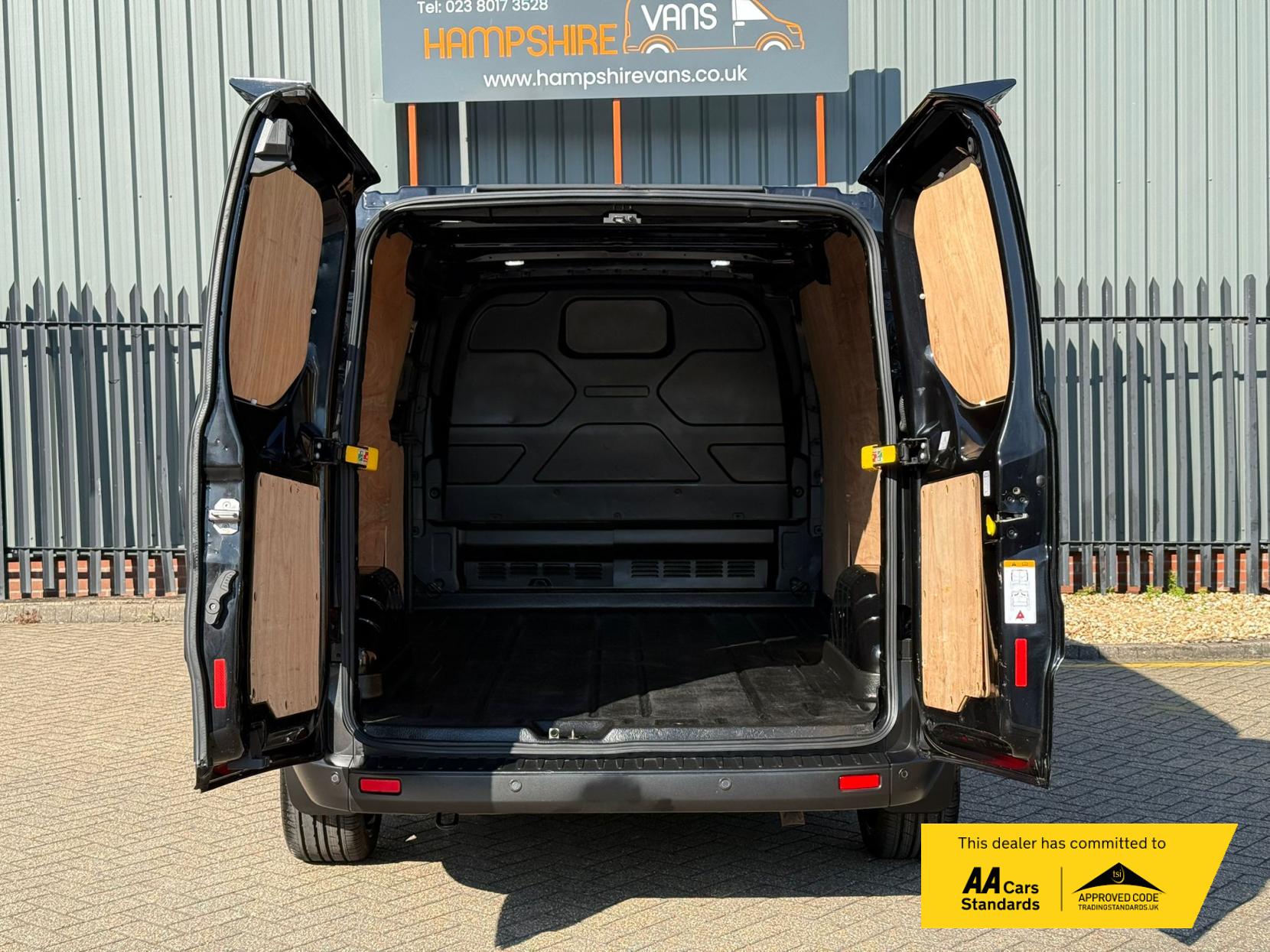 2021 Ford Transit Custom 2.0 300 EcoBlue Trail Panel Van 5dr Diesel Manual L2 H1 Euro 6 (s/s) (170 ps) - Thumbnail 33