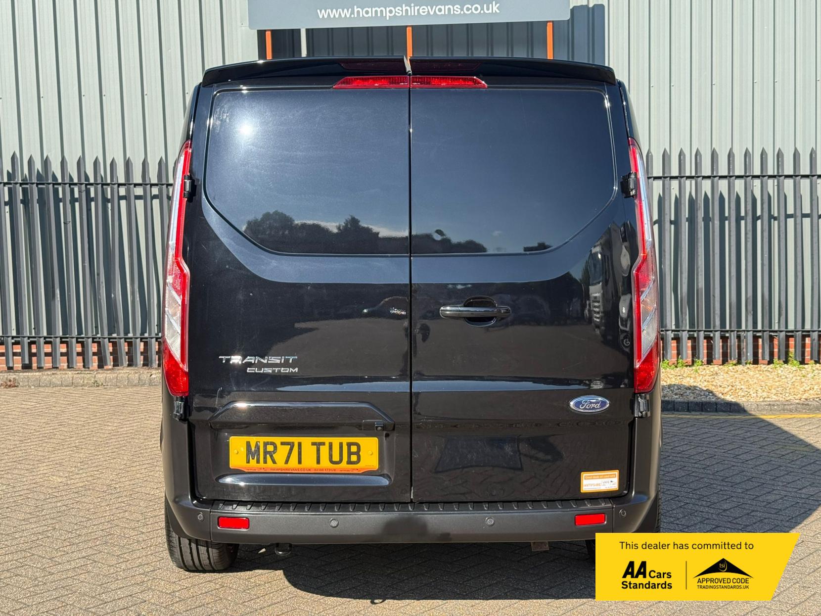 2021 Ford Transit Custom 2.0 300 EcoBlue Trail Panel Van 5dr Diesel Manual L2 H1 Euro 6 (s/s) (170 ps) - Thumbnail 9