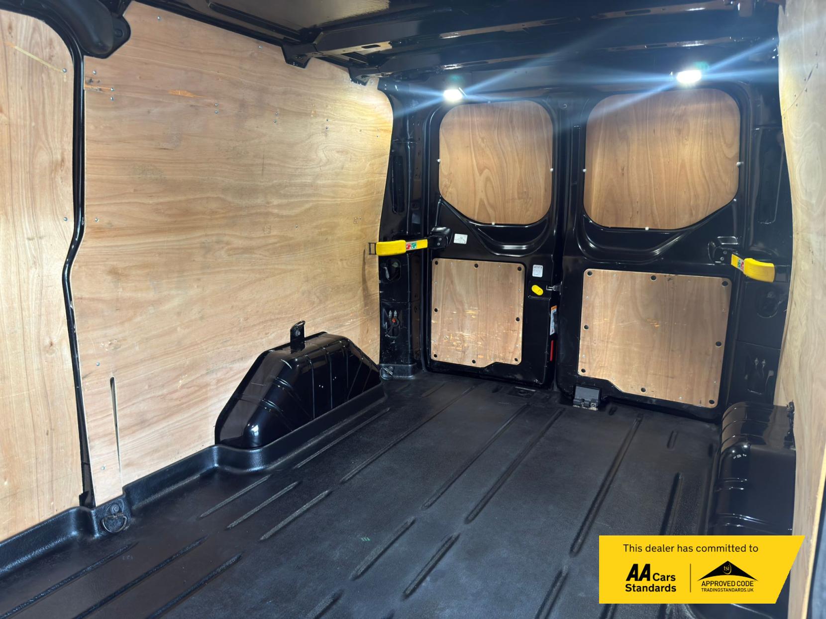 2021 Ford Transit Custom 2.0 300 EcoBlue Trail Panel Van 5dr Diesel Manual L2 H1 Euro 6 (s/s) (170 ps) - Thumbnail 21
