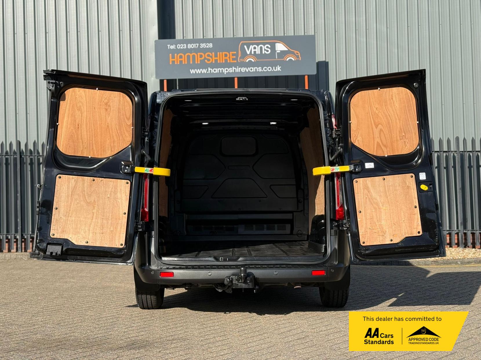 2021 Ford Transit Custom 2.0 300 EcoBlue Trail Panel Van 5dr Diesel Manual L2 H1 Euro 6 (s/s) (170 ps) - Thumbnail 16