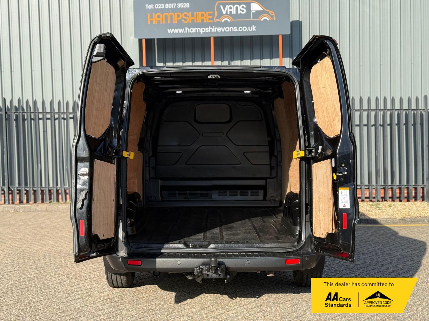 2021 Ford Transit Custom 2.0 300 EcoBlue Trail Panel Van 5dr Diesel Manual L2 H1 Euro 6 (s/s) (170 ps) - Thumbnail 15
