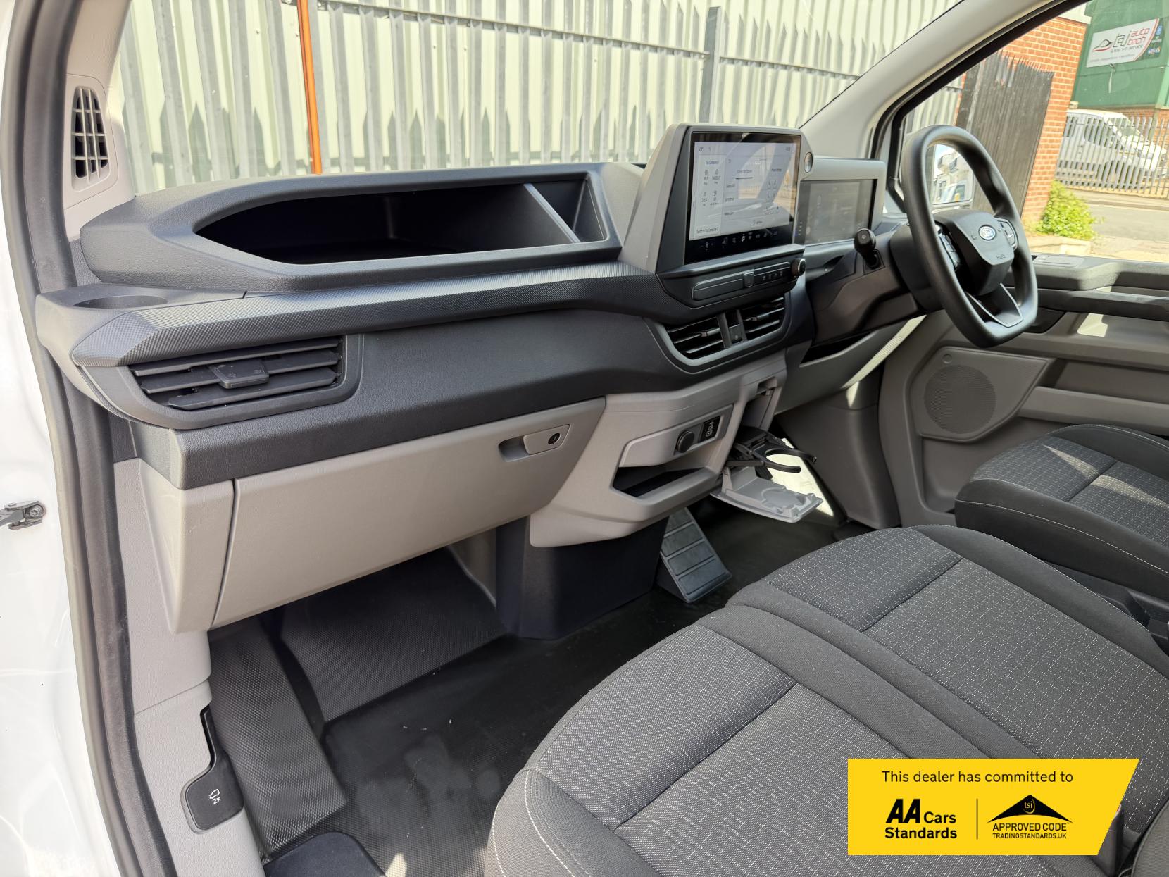 2024 Ford Transit Custom 2.0 300 EcoBlue Trend Panel Van 5dr Diesel Auto L1 H1 Euro 6 (s/s) (136 ps) - Thumbnail 21
