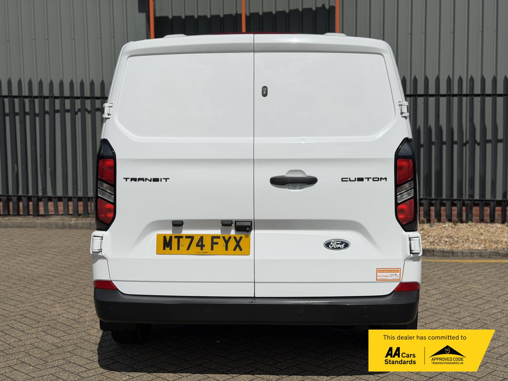 2024 Ford Transit Custom 2.0 300 EcoBlue Trend Panel Van 5dr Diesel Auto L1 H1 Euro 6 (s/s) (136 ps) - Thumbnail 8