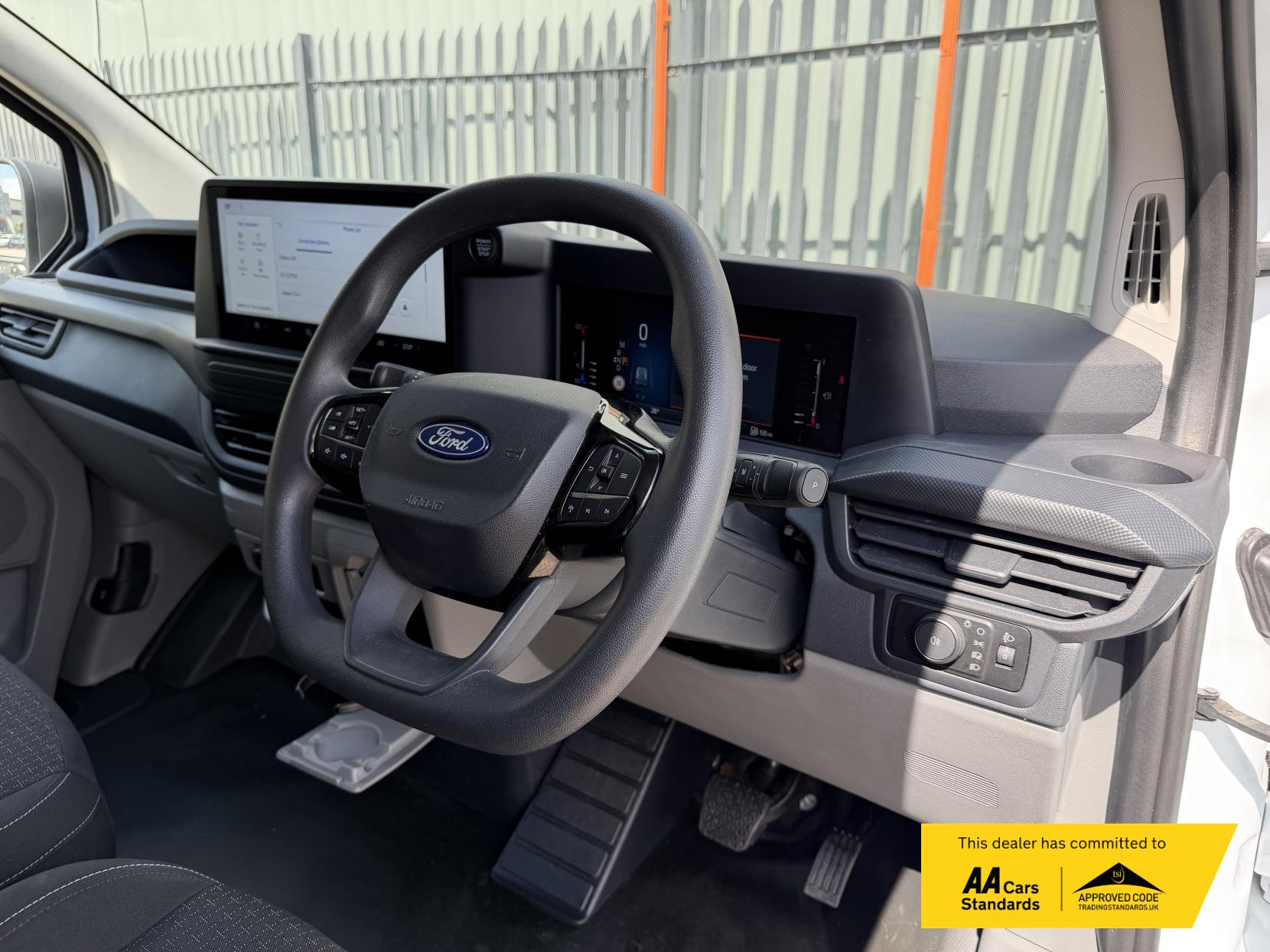 2024 Ford Transit Custom 2.0 300 EcoBlue Trend Panel Van 5dr Diesel Auto L1 H1 Euro 6 (s/s) (136 ps) - Thumbnail 17