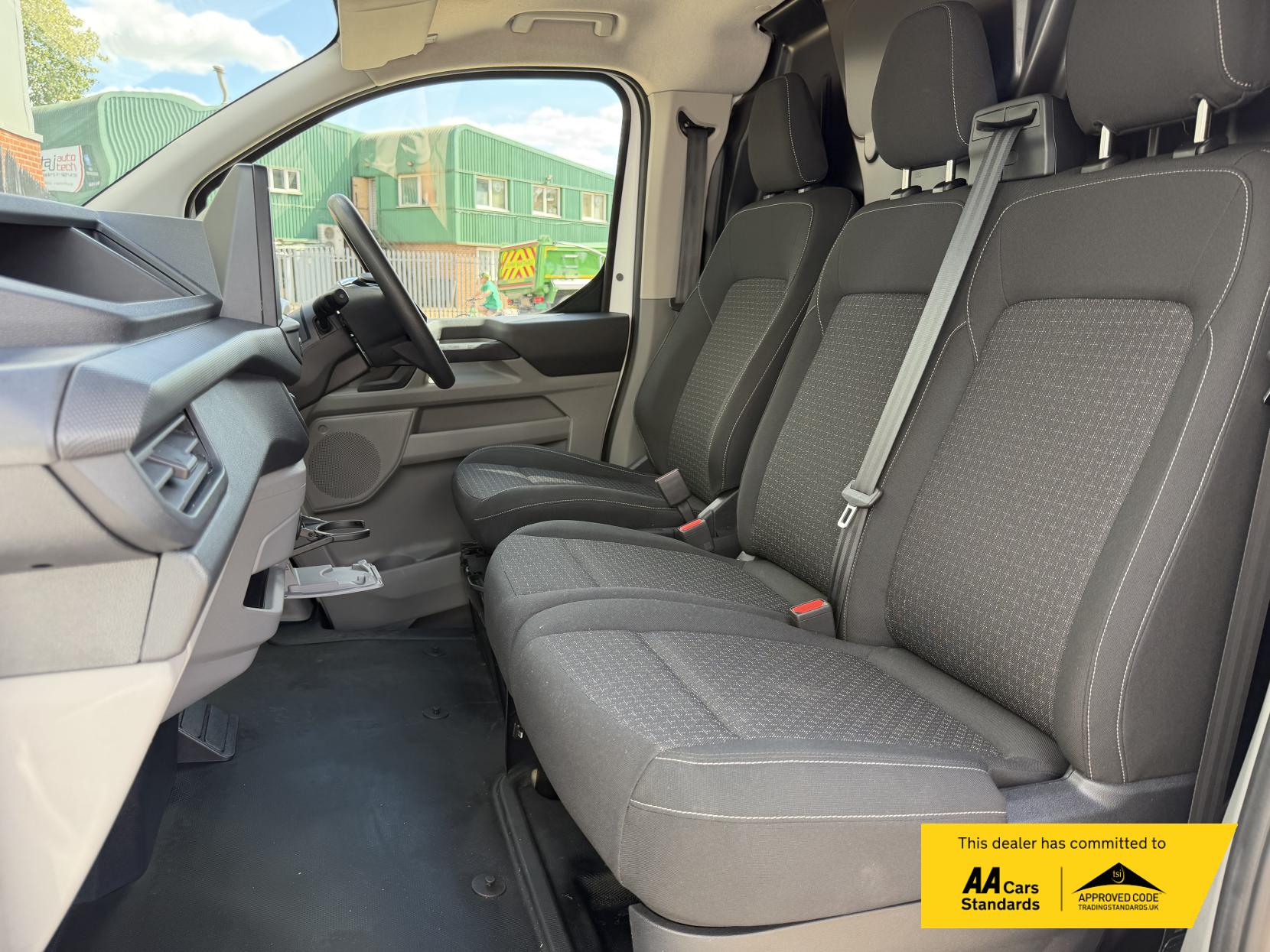 2024 Ford Transit Custom 2.0 300 EcoBlue Trend Panel Van 5dr Diesel Auto L1 H1 Euro 6 (s/s) (136 ps) - Thumbnail 19
