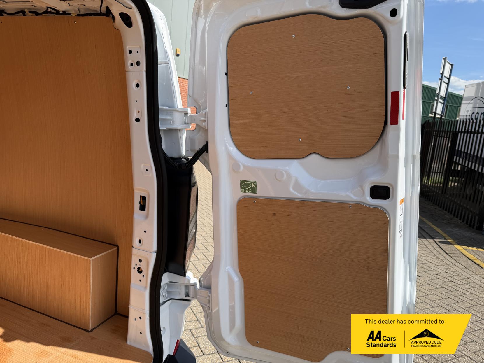 2024 Ford Transit Custom 2.0 300 EcoBlue Trend Panel Van 5dr Diesel Auto L1 H1 Euro 6 (s/s) (136 ps) - Thumbnail 31
