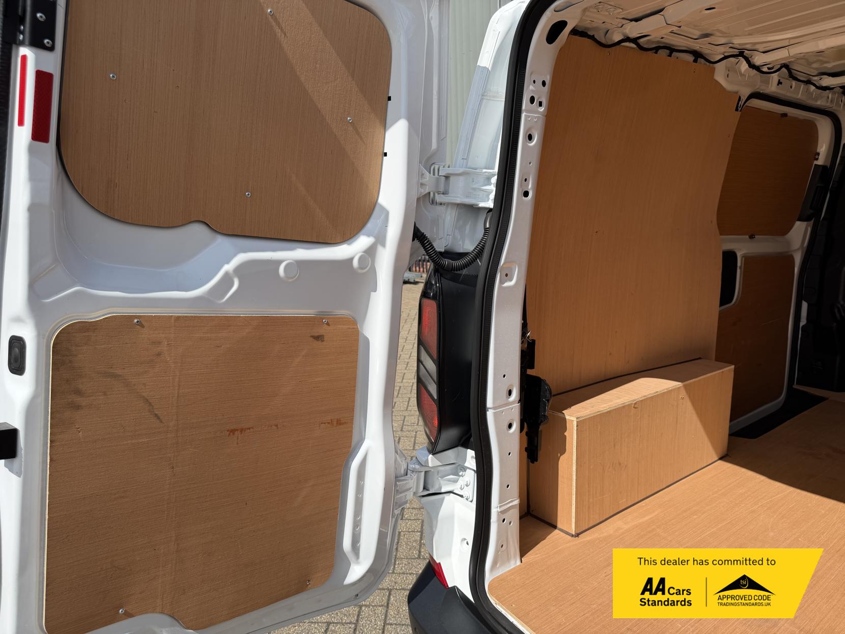 2024 Ford Transit Custom 2.0 300 EcoBlue Trend Panel Van 5dr Diesel Auto L1 H1 Euro 6 (s/s) (136 ps) - Thumbnail 32