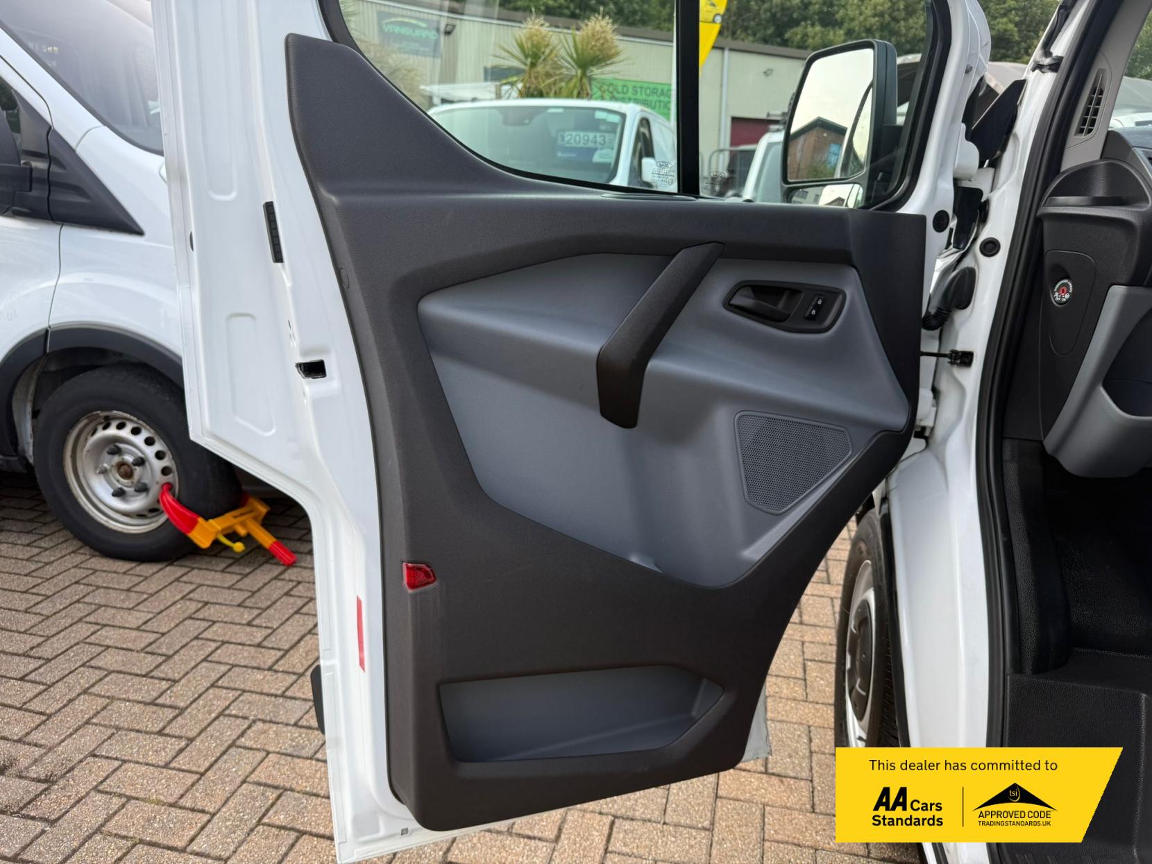 Ford Transit Custom 2.0 TDCi 310 Panel Van 5dr Diesel Manual L1 H1 (163 g/km, 104 bhp)