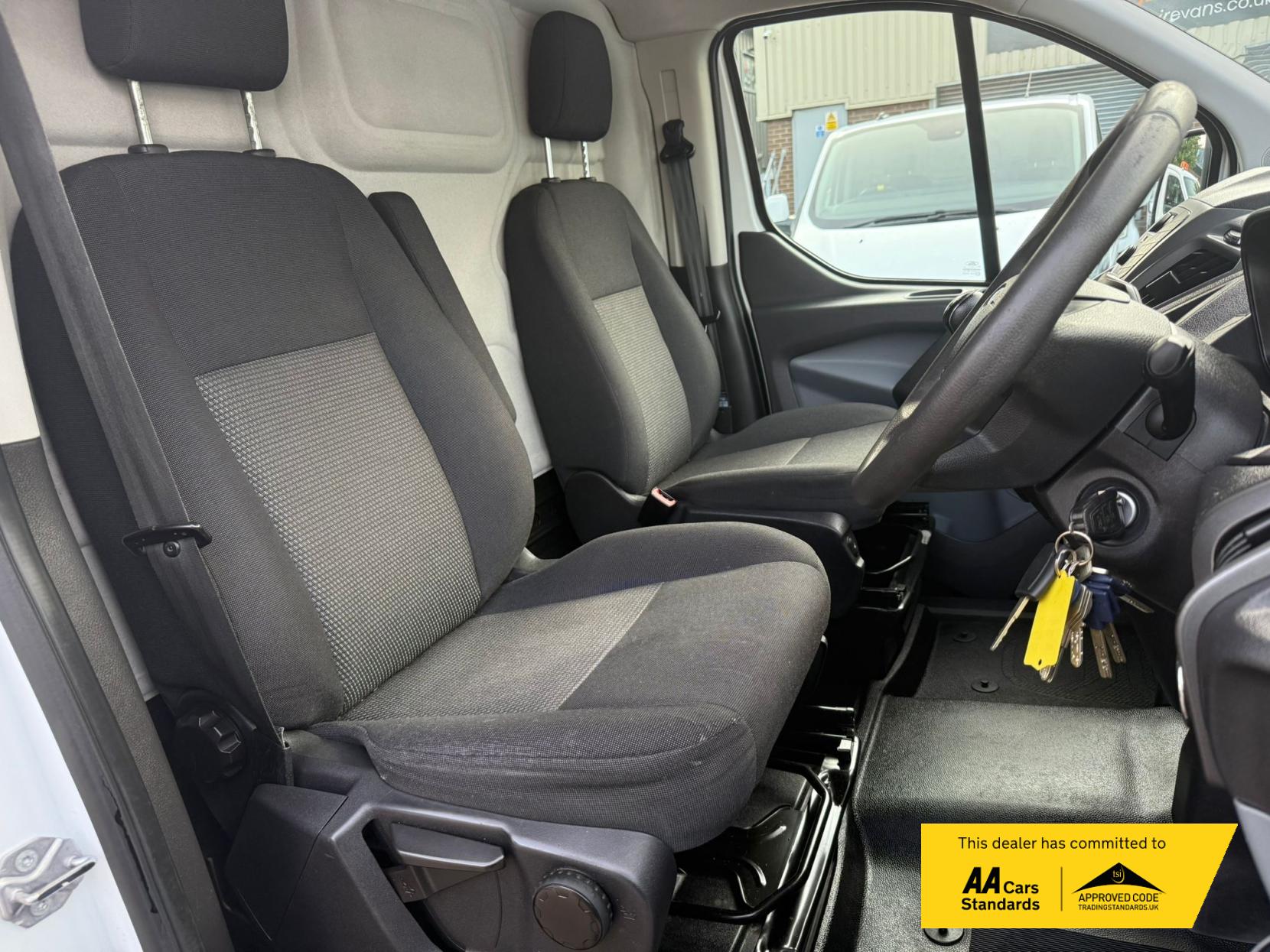 Ford Transit Custom 2.0 TDCi 310 Panel Van 5dr Diesel Manual L1 H1 (163 g/km, 104 bhp)