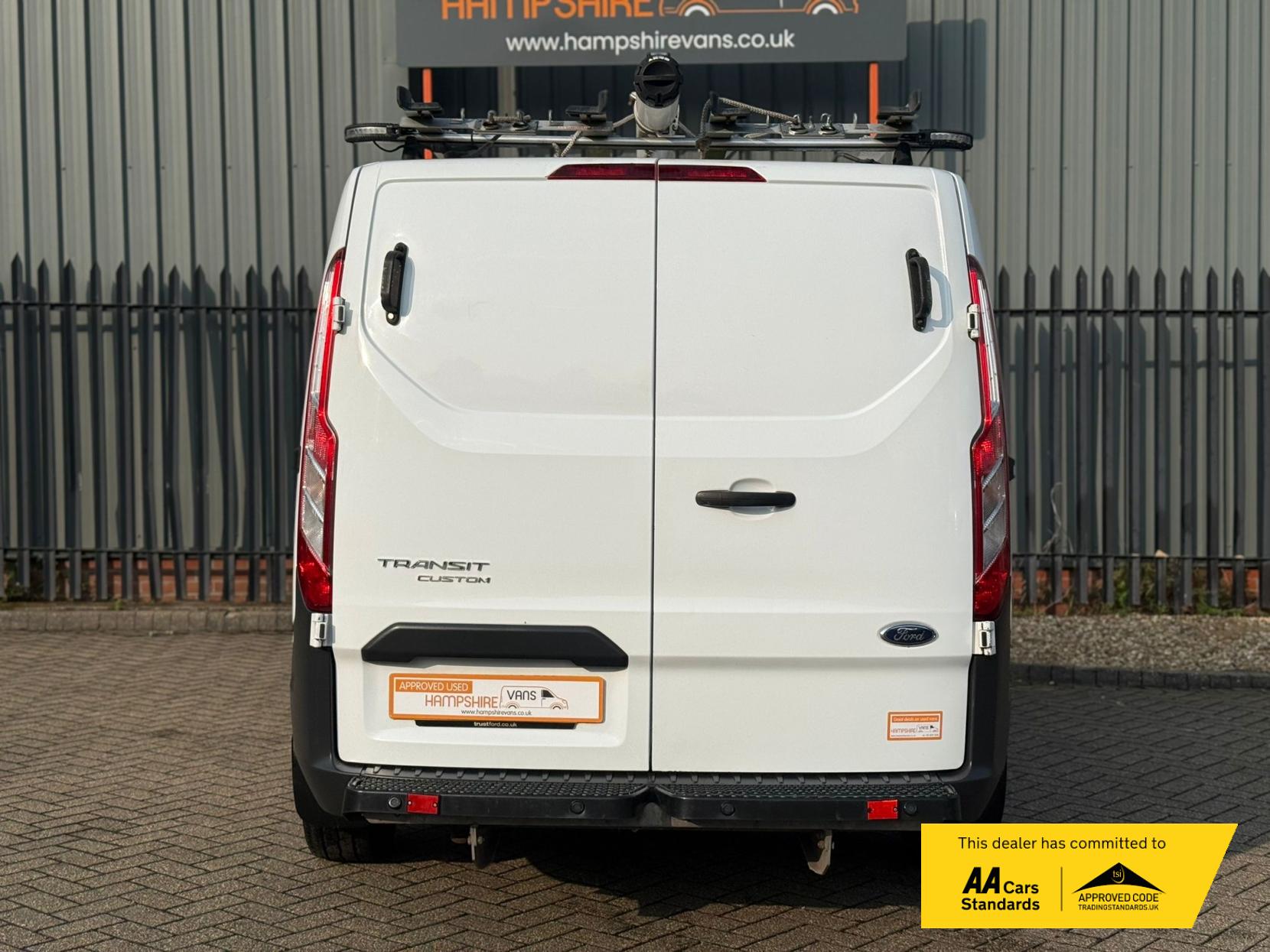 Ford Transit Custom 2.0 TDCi 310 Panel Van 5dr Diesel Manual L1 H1 (163 g/km, 104 bhp)