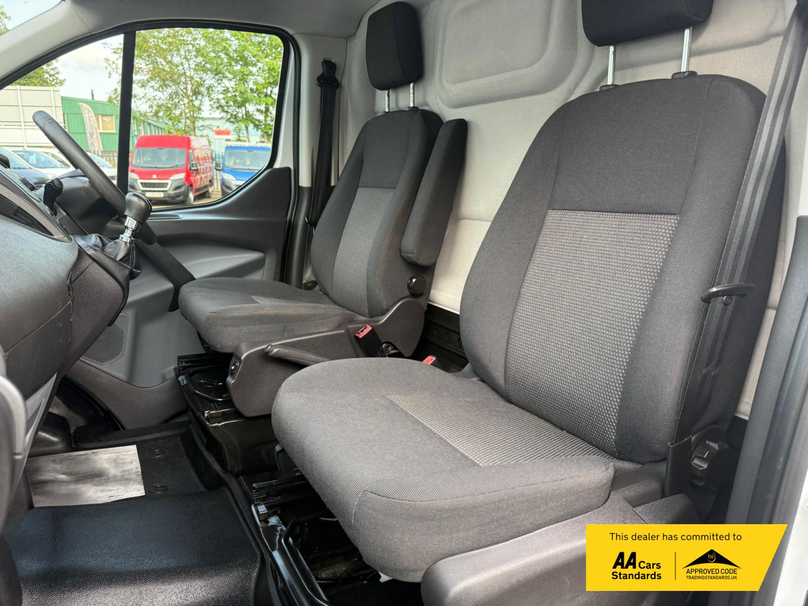 Ford Transit Custom 2.0 TDCi 310 Panel Van 5dr Diesel Manual L1 H1 (163 g/km, 104 bhp)