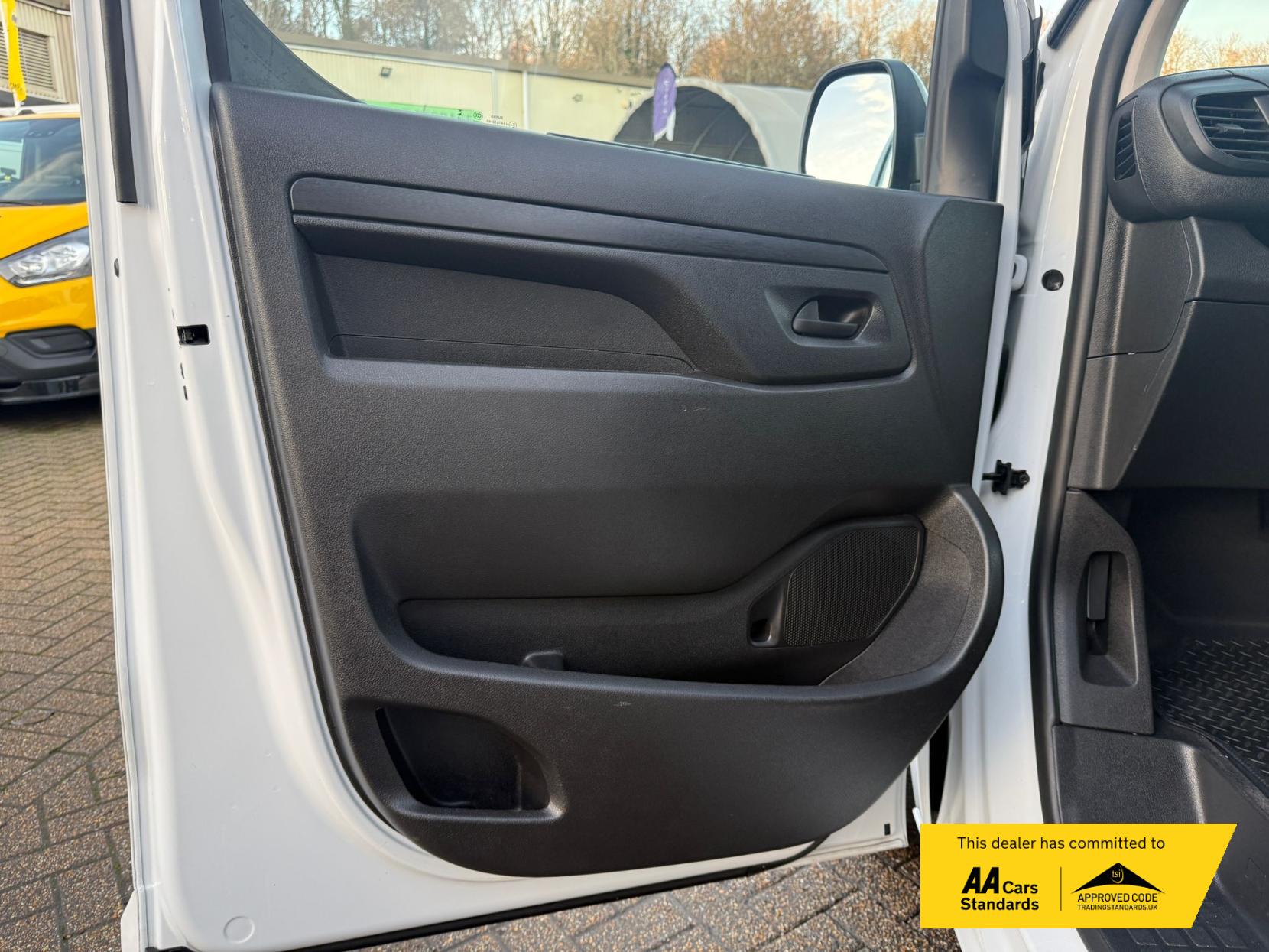 Vauxhall Vivaro 1.5 Turbo D 2900 Pro Panel Van 6dr Diesel Manual L2 H1 Euro 6 (s/s) (100 ps)