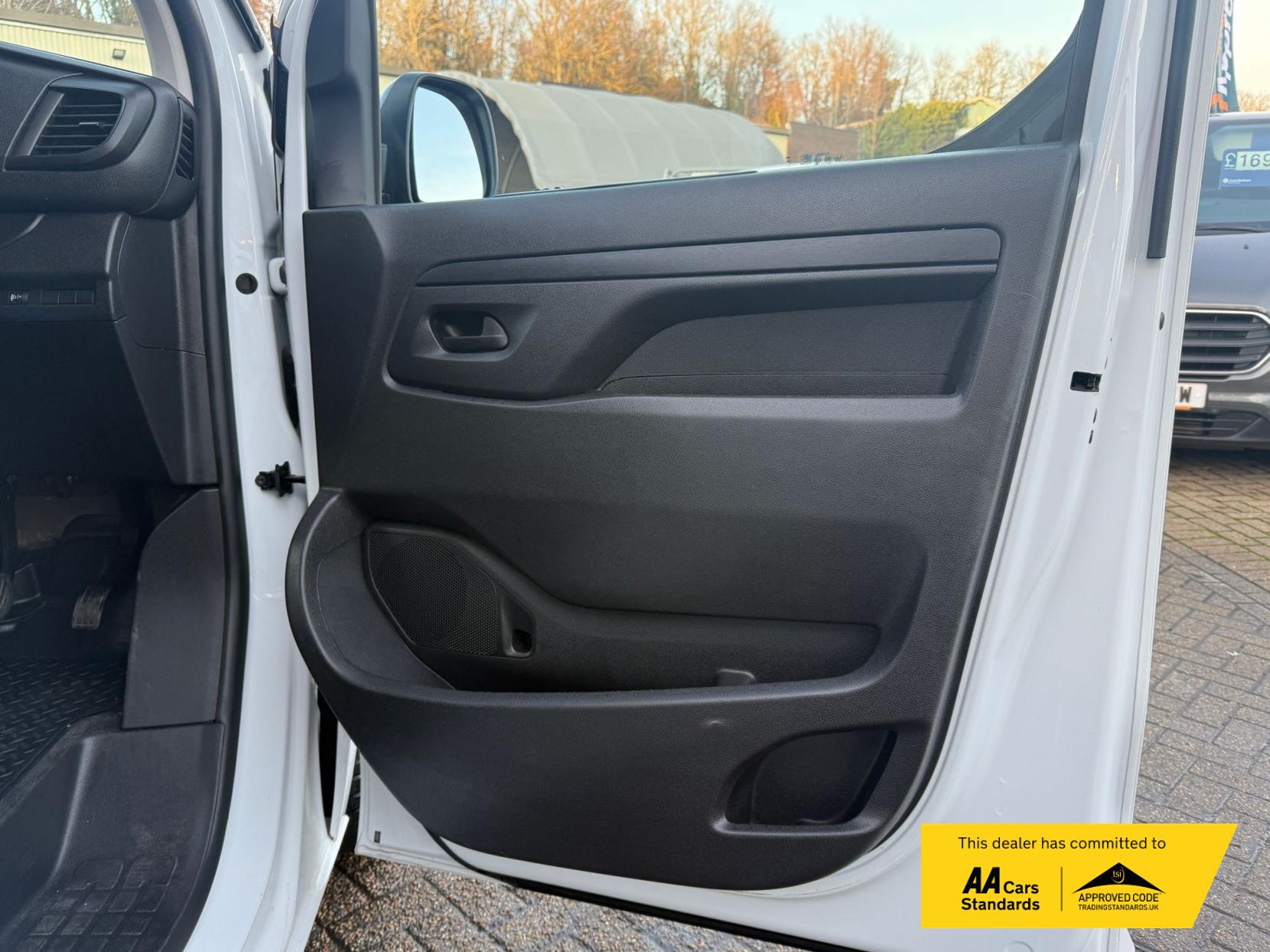 Vauxhall Vivaro 1.5 Turbo D 2900 Pro Panel Van 6dr Diesel Manual L2 H1 Euro 6 (s/s) (100 ps)