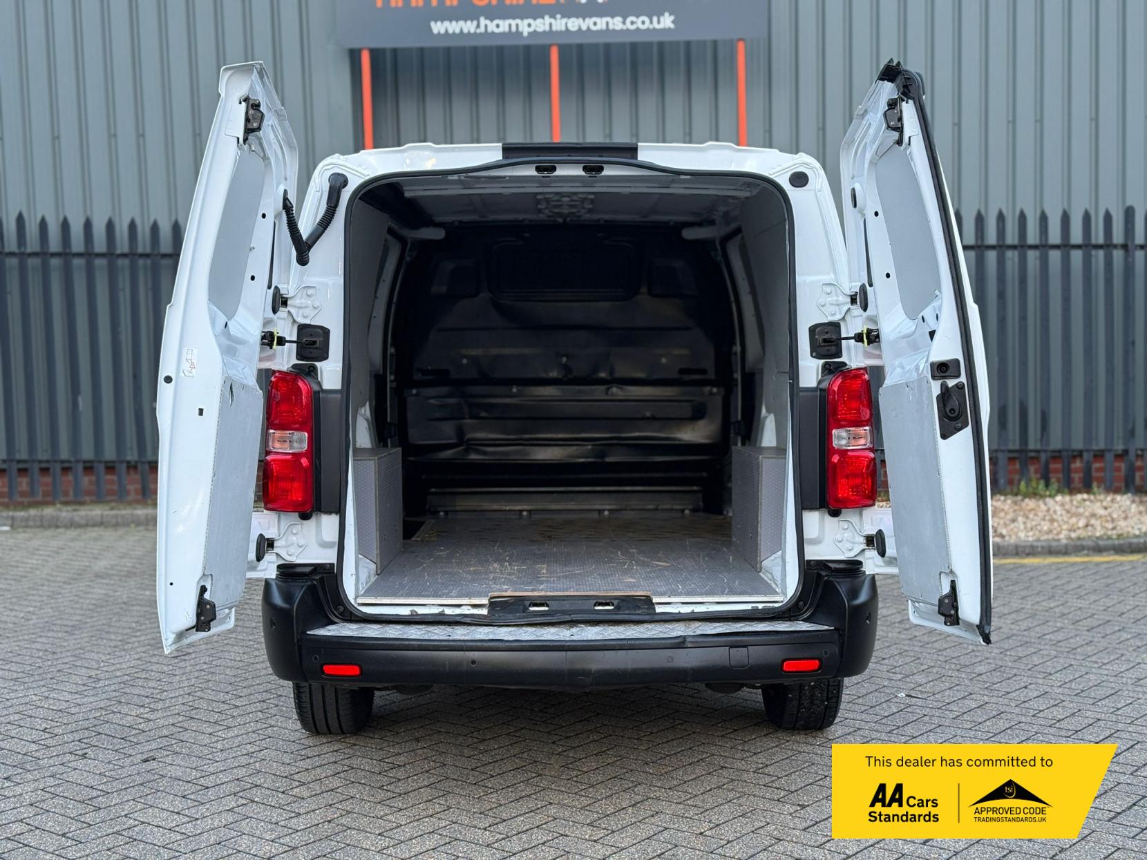 Vauxhall Vivaro 1.5 Turbo D 2900 Dynamic Panel Van 6dr Diesel Manual L2 H1 Euro 6 (s/s) (100 ps)