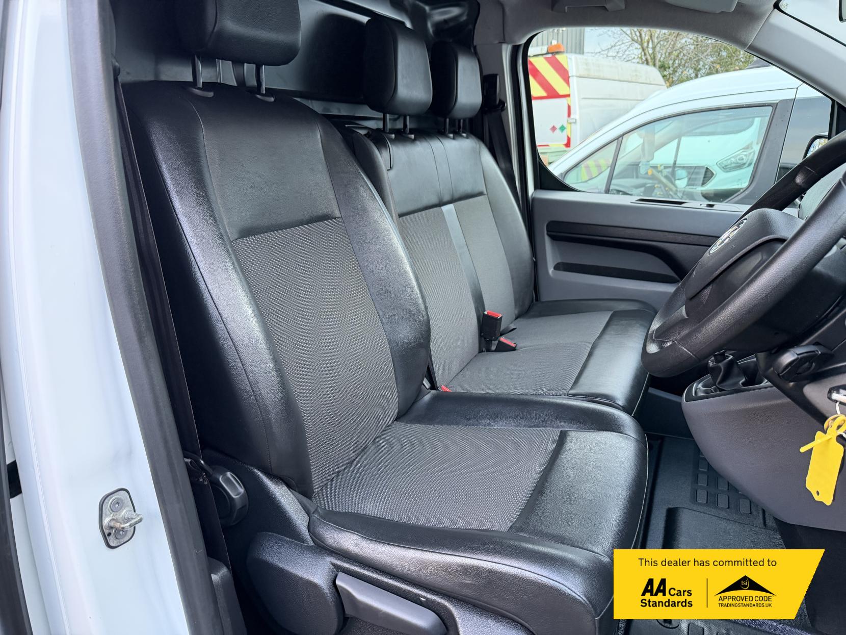 Vauxhall Vivaro 1.5 Turbo D 2900 Dynamic Panel Van 6dr Diesel Manual L2 H1 Euro 6 (s/s) (100 ps)