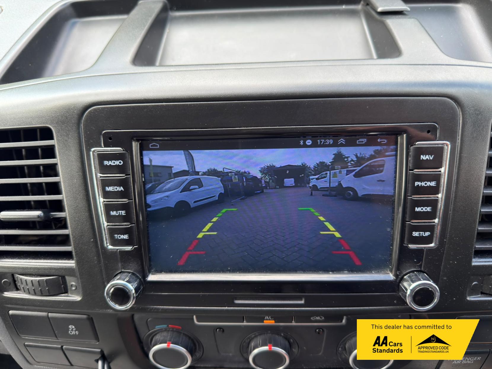 2011 Volkswagen Transporter 2.0 TDI T30 Panel Van 4dr Diesel Manual L3 H1 (203 g/km, 138 bhp) - Thumbnail 9