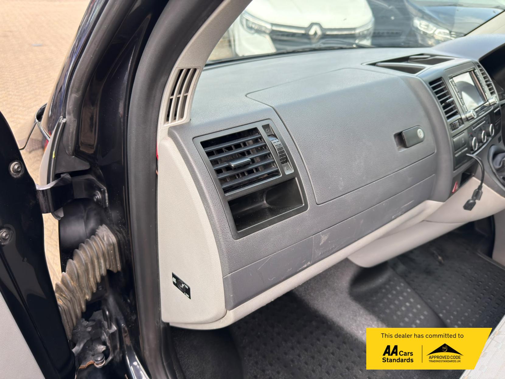 2011 Volkswagen Transporter 2.0 TDI T30 Panel Van 4dr Diesel Manual L3 H1 (203 g/km, 138 bhp) - Thumbnail 24