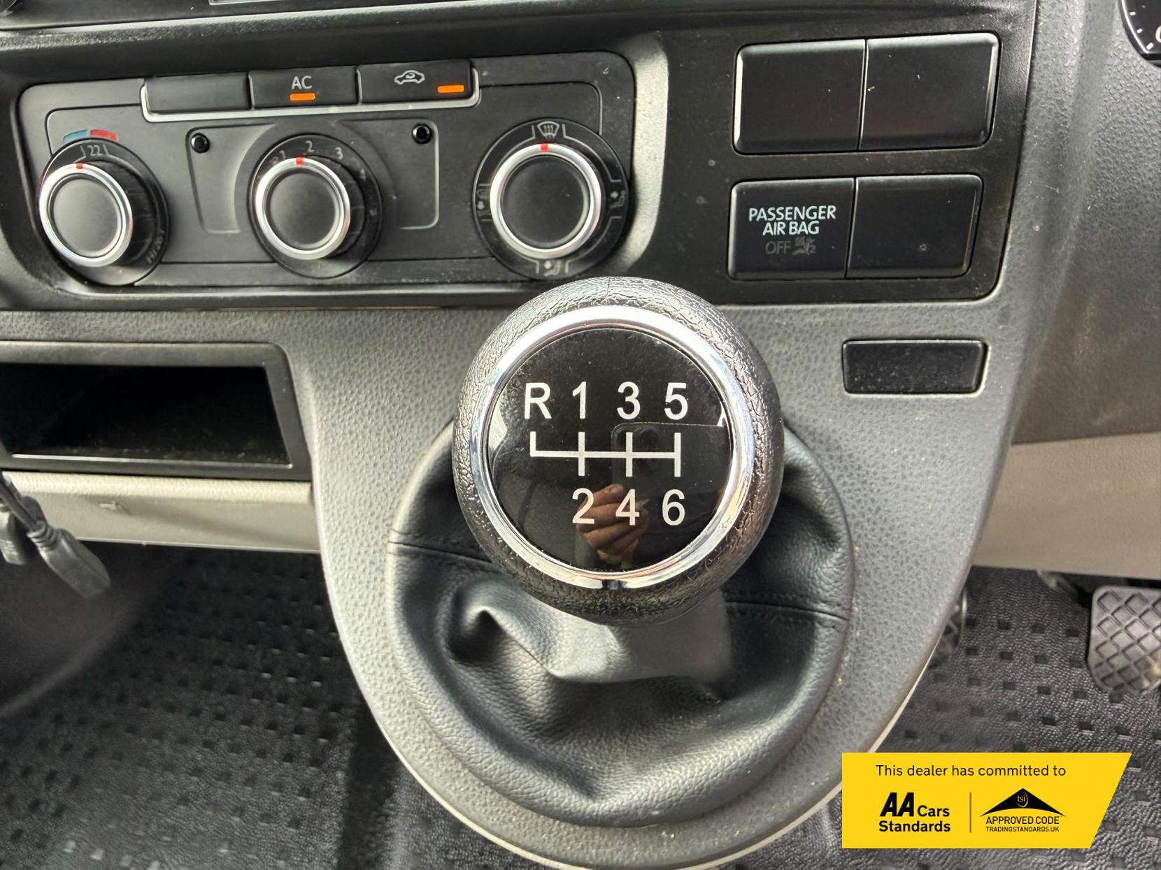 2011 Volkswagen Transporter 2.0 TDI T30 Panel Van 4dr Diesel Manual L3 H1 (203 g/km, 138 bhp) - Thumbnail 31