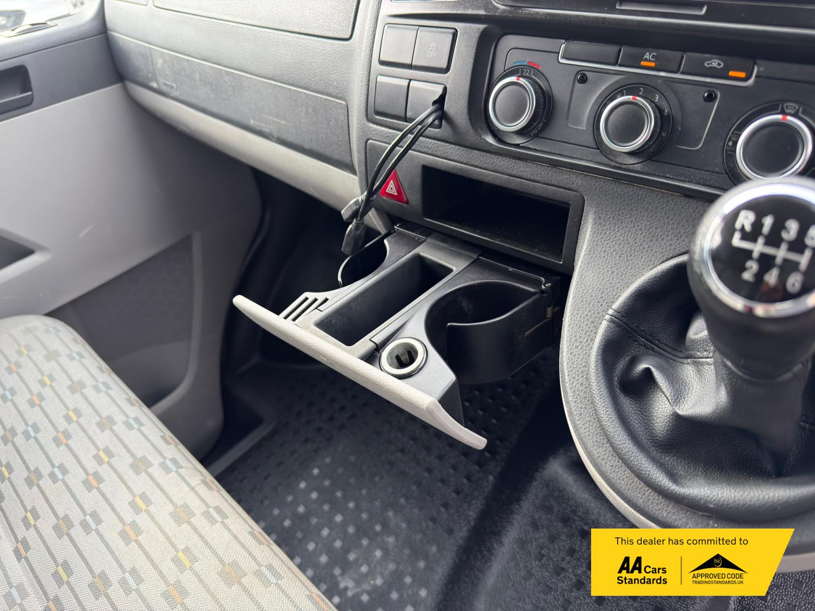 2011 Volkswagen Transporter 2.0 TDI T30 Panel Van 4dr Diesel Manual L3 H1 (203 g/km, 138 bhp) - Thumbnail 30