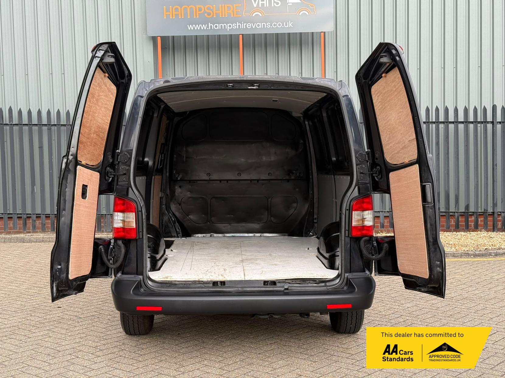 2011 Volkswagen Transporter 2.0 TDI T30 Panel Van 4dr Diesel Manual L3 H1 (203 g/km, 138 bhp) - Thumbnail 13