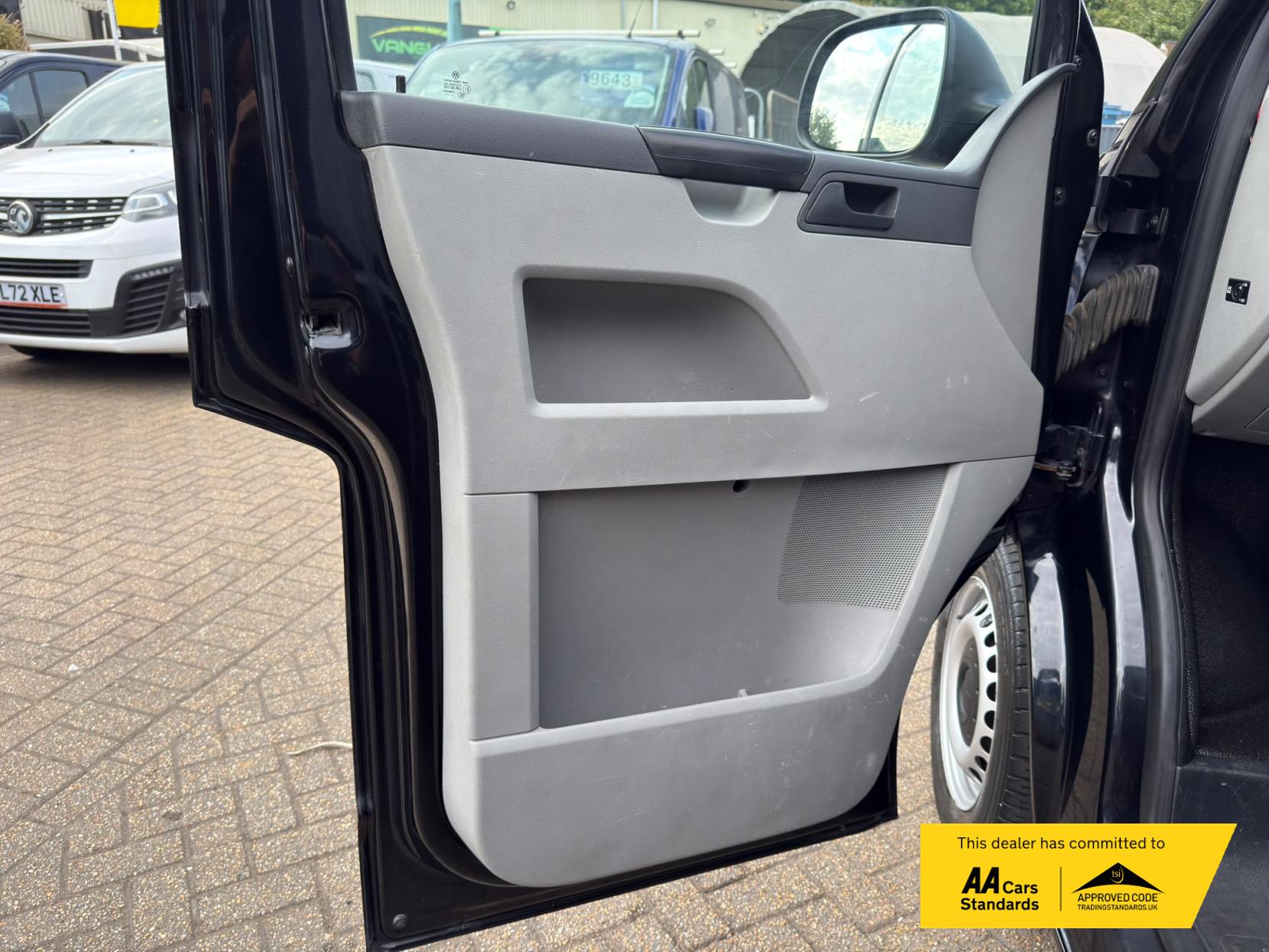 2011 Volkswagen Transporter 2.0 TDI T30 Panel Van 4dr Diesel Manual L3 H1 (203 g/km, 138 bhp) - Thumbnail 22