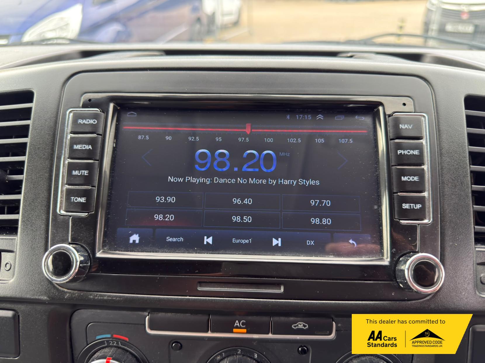 2011 Volkswagen Transporter 2.0 TDI T30 Panel Van 4dr Diesel Manual L3 H1 (203 g/km, 138 bhp) - Thumbnail 27