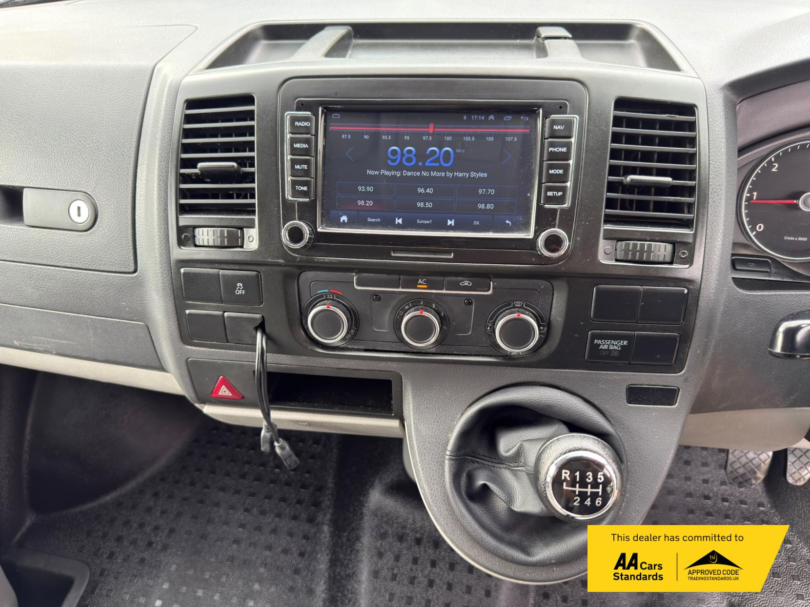 2011 Volkswagen Transporter 2.0 TDI T30 Panel Van 4dr Diesel Manual L3 H1 (203 g/km, 138 bhp) - Thumbnail 26